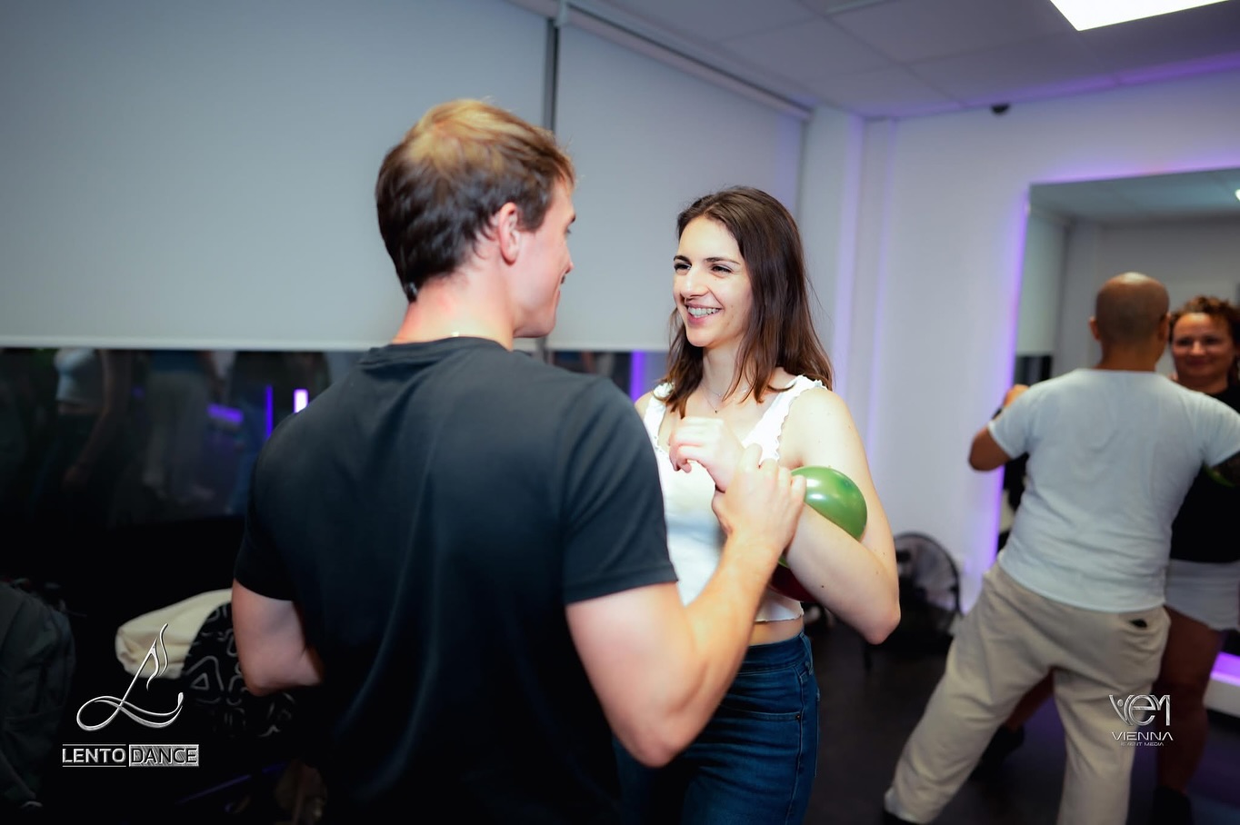 🤍 DANCE WITH LENTO ♥️
⭐️ Quick Results, Flexible Programs ⭐️
⏩️ Pay Per Class
⏩️ No Dance Partner/No Registration Needed
📍 Lento Dance Studio - Traungasse 14, 1030, Wien