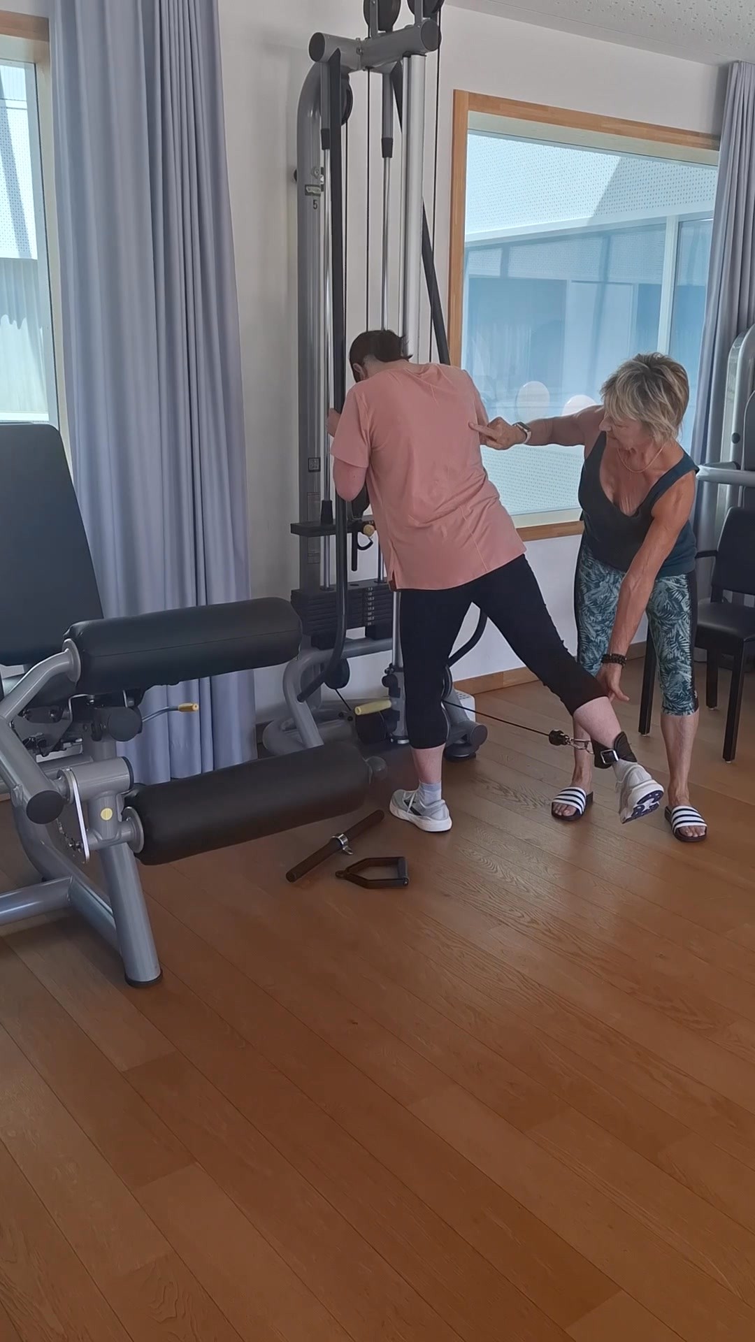 Neue Lehre, neues Kapitel und deine Gesundheit geht mit! 💪
Von Schulterkreisen über Energizer bis hin zur 4-7-8-Atemtechnik. Unsere Auszubildenden bekommen kleine Tipps mit grosser Wirkung.
Denn wer auf Körper & Psyche achtet, bleibt fit, konzentriert und motiviert. 🙌
👉 Hast du auch Lust, deine Lehre bei uns zu starten?
Dann schnapp dir deine Chance und bewirb dich jetzt! 🚀
#Ausbildung #GesundDurchDieLehre #alterszentrum #oberemuehle #AZOM #jetztbewerben