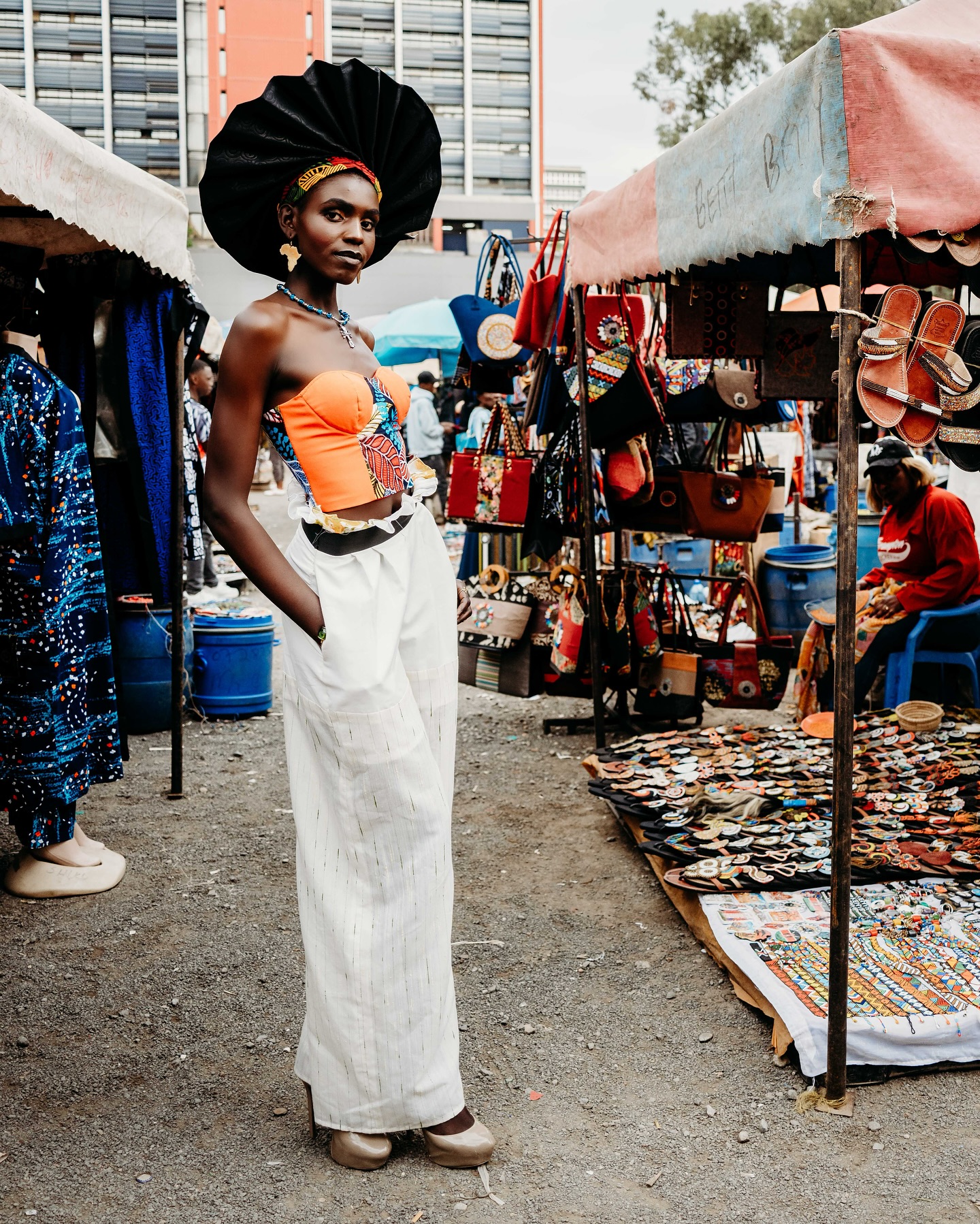 After leaving Tanzania, I made my way into Kenya for a few days 🇰🇪✨
First stop: the Maasai Market—such a vibe! 🙌🏾
✔️ Amazing people
✔️ Great energy
✔️ Grateful moments
While at the market, I had the chance to meet a vibrant modeling group called @art_the_brand who let me capture a few shots of them 📸🔥. Their energy and style truly matched the atmosphere of the day.
Kenya is a city full of vibes, and I can’t wait to share a full recap soon. 🙏🏾
#KenyaVibes #MaasaiMarket #TravelGratitude #StreetStyle