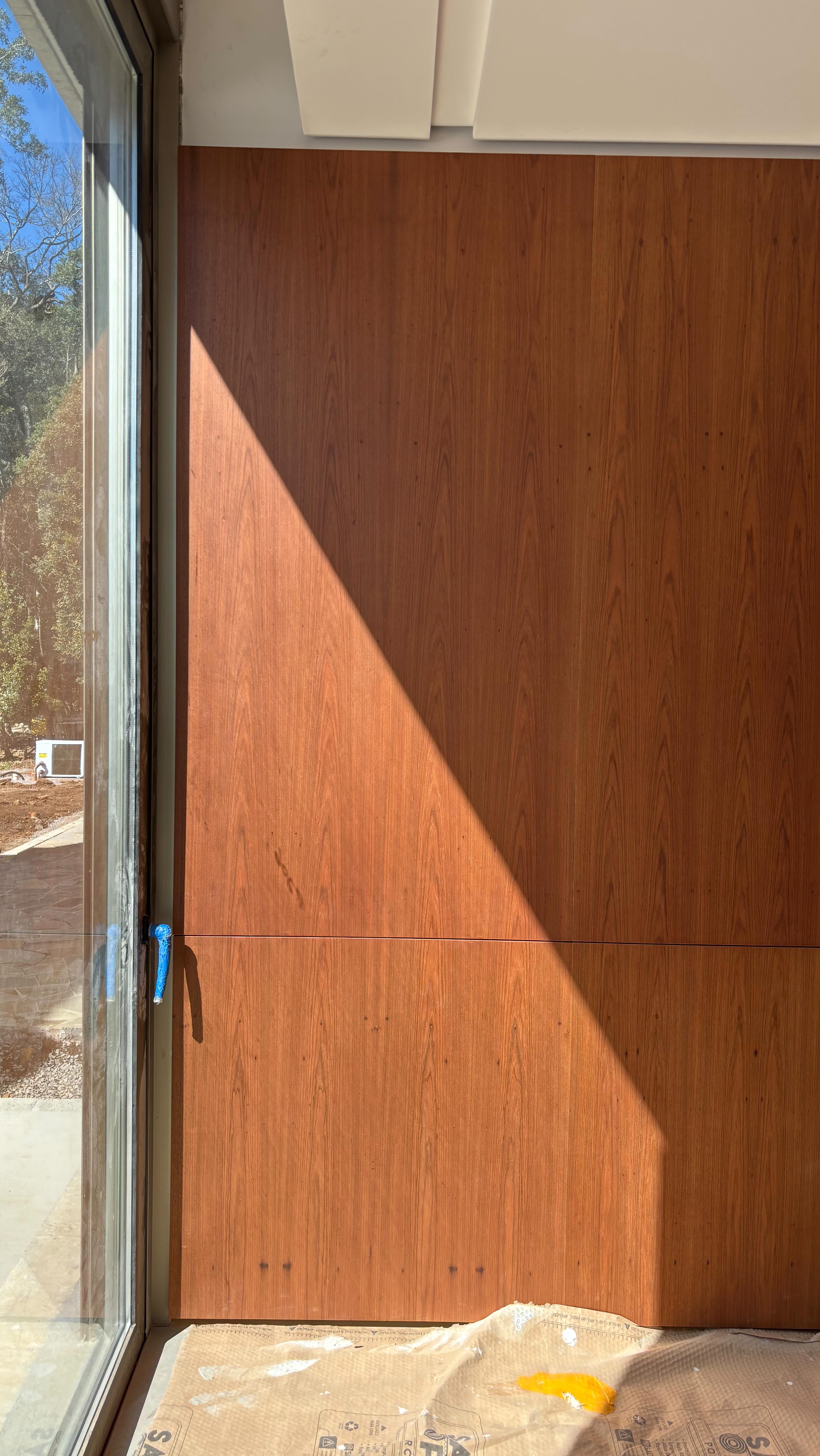 Casa Sassi em Construção. Finalização das estruturas metálicas e chapas de corten e início da marcenaria.
#ModernArchitecture #ArchitecturalDesign #galeria733 #casabrasileira #caxiasdosul #serragaucha #concretoaparente #interiorideas
contato@galeria733.com.br
____________________________________________
GALERIA 733