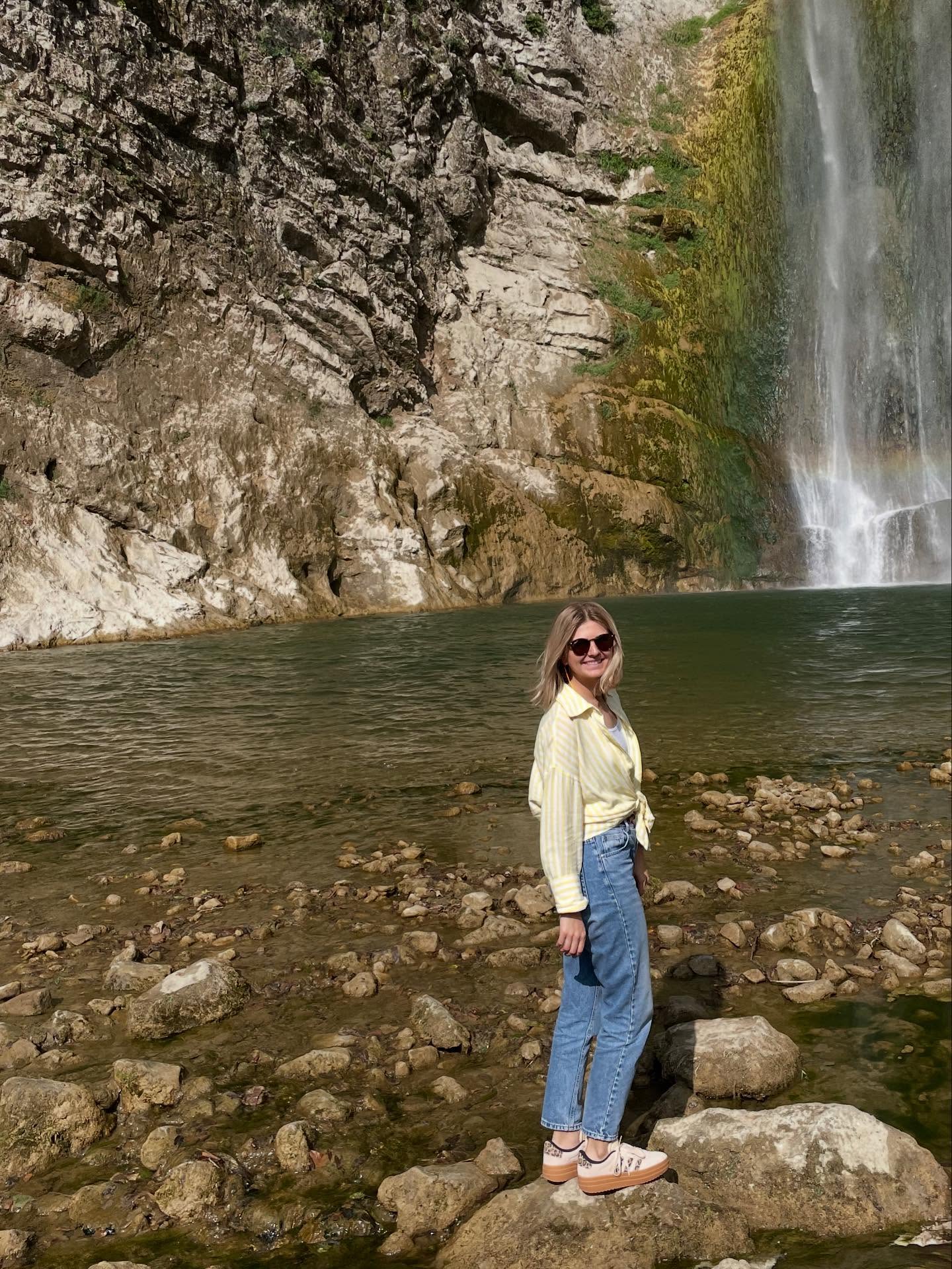 Deutschland 🇩🇪& Bosnien 🇧🇦 recap auch hier im Feed ❤️
Ich habe einfach vergessen wie schön Sommer in Europa sein kann, es bleibt so lange hell ☀️ und alle sitzen draußen im Café oder Restaurant 🥰
Ab jetzt jeden Sommer 😍
Germany 🇩🇪 & Bosnia 🇧🇦 recap for the feed ❤️
I forgot so many things about a European summer
It stays daylight so much longer ☀️ and so many people are sitting outside in cafes or restaurants 🥰
From now on I need to do this yearly 😍
#summer #germany #festival #livinglife #namibia #movingabroad