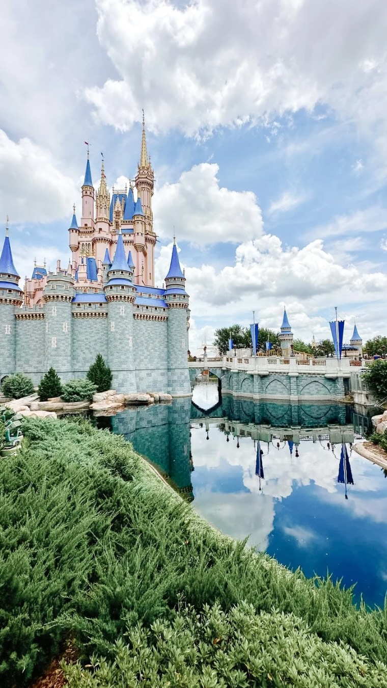 Rope drop is your best friend at Disney! Arrive before the park opens, and you can get on the most popular rides with shorter waits! Leaving more time for snacks and parades later. 🏰
Have you ever rope-dropped a park? What ride did you run to first?”
#DisneyWithKids #DisneyPlanningTips #FamilyVacationPlanning #DisneyParksCanada #MapsAndMemories #KelownaMoms #BCMoms