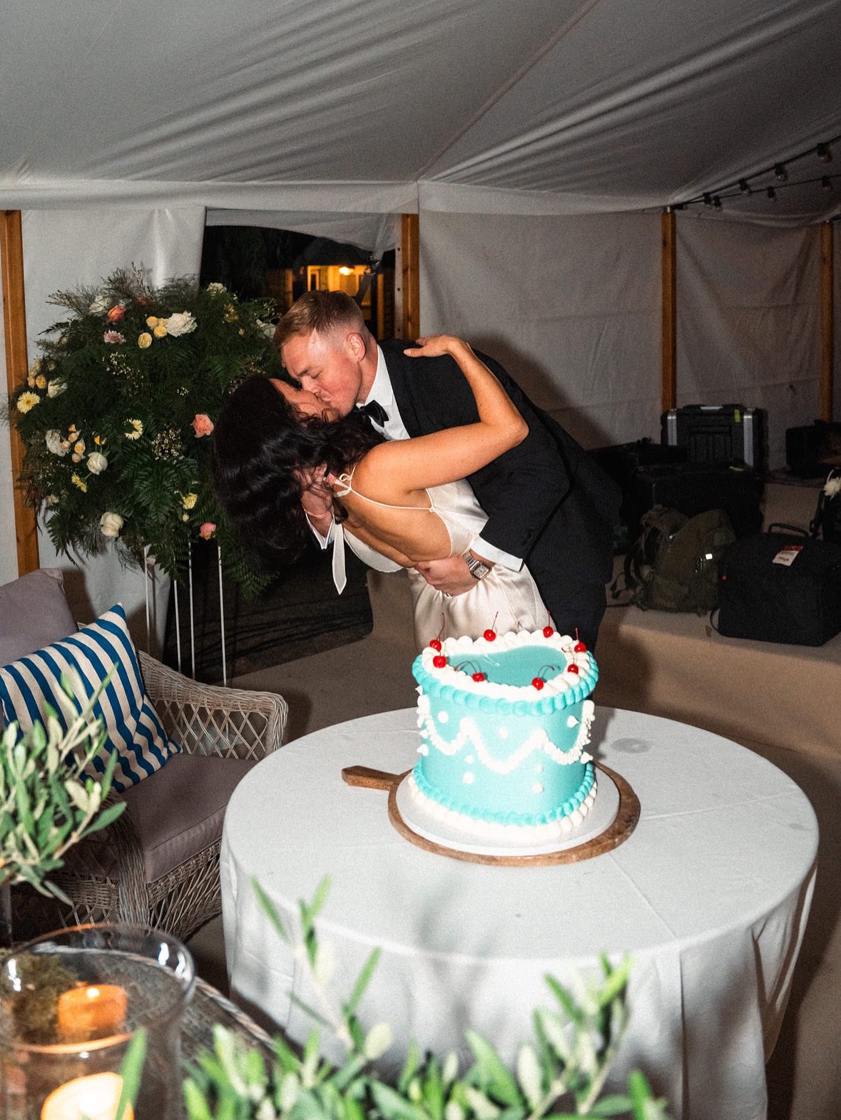 📸 @m4ttbudd
Jessica and Oscar had a wedding with their family on Friday and then another celebration on Sunday with family and friends and they chose 2 styles of Lambeth cake for each celebration 🙌🏻✨
“Stacey is the most incredible baker and artist!!! We discussed designs and flavours and you absolutely blew it out of the water!! Our wedding cake was an absolute work of art and it tasted AMAZING! Everyone was in awe at how delicious and beautiful our cake looked! You made our wedding and wedding cake dreams come true! I would recommend Stacey to everyone and can’t wait to use her again for future bakes!”
To have your wedding your way exactly like Jessica + Oscar drop me a DM or head to the link in my bio 💌