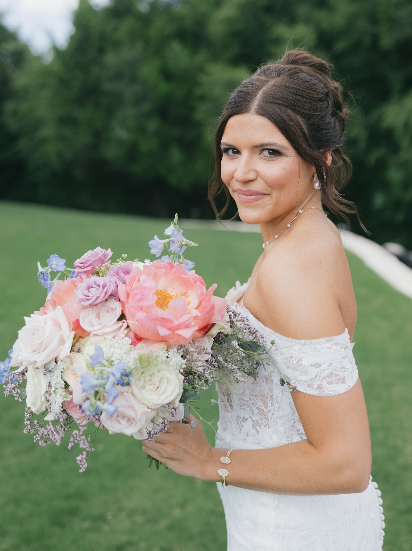 This tan will always mean the most! We’re still in awe!!!
Our cousin, our bride, our loyal tan client since 2017🤍🥹
#bridaltan #2025bride #weddingseason #spraytan #mobilespraytans #dfw #fortworth #texasbrides #gardenparty #dfwtans #highmaintenance #highmaintanancedfw #tan #glow #bridalmakeup #bridesmaids
