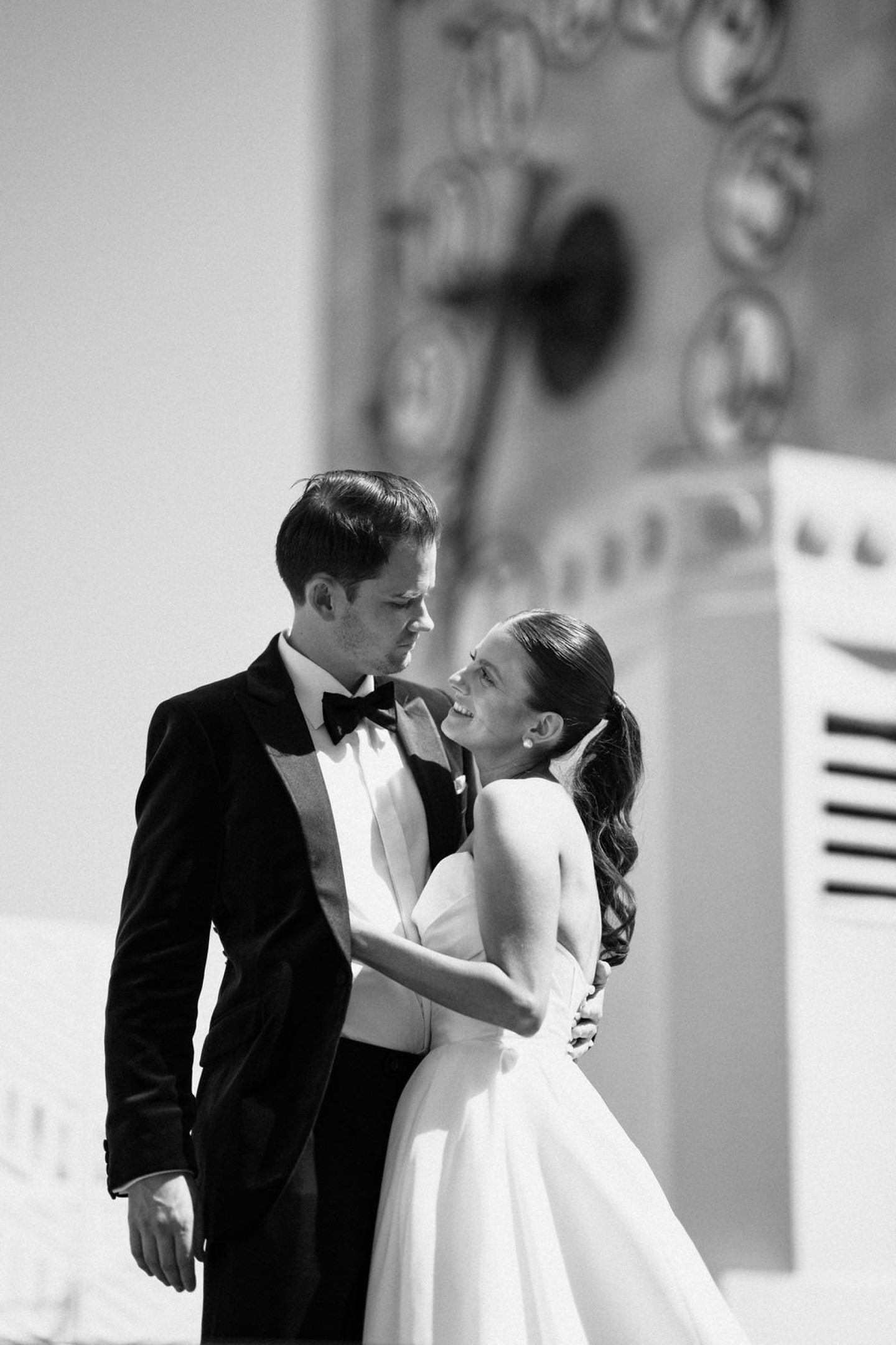 When one first look isn’t enough… ✂️✨ Murphy surprised Jesse (and all of us!) with a haircut between the ceremony and reception. Loving this bold new trend—and even more, loving that our couples always make their day uniquely theirs.
Swipe through to see Murphy go from ceremony style ➝ mid-wedding haircut ➝ reception ready💛
Photo/Video: @Rivellemedia
#HostedAtTheOviatt #DTLAWeddings #WeddingInspo #WeddingTrends #WeddingMagic #OviattPenthouse #WeddingStyle #WeddingReception #WeddingDayDetails #WeddingHair #LoveInDTLA #ArtDecoWedding #LosAngelesWedding #WeddingChic #OviattMoments #CityWeddingVibes