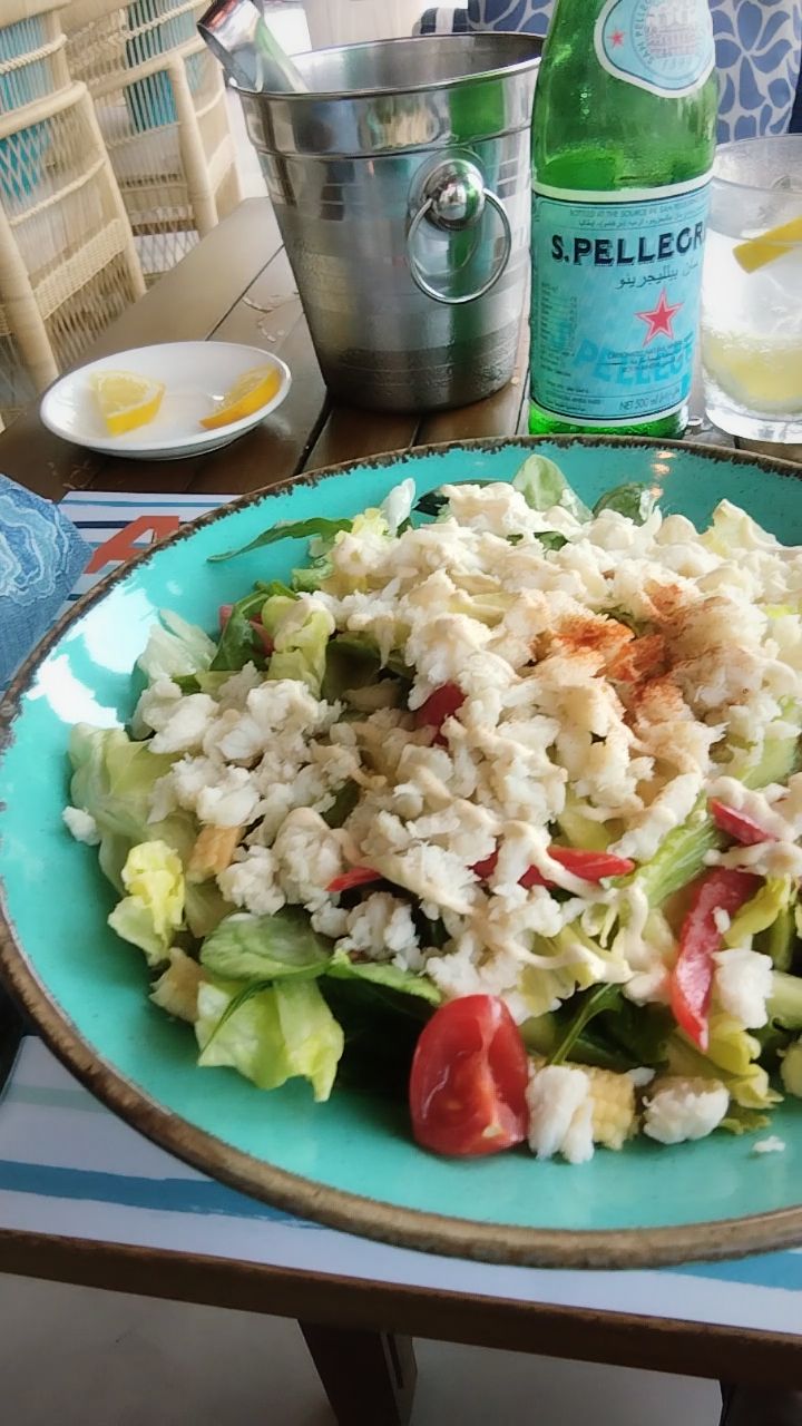 ✨ I’m obsessed with the food scene in Dubai 😍
One thing I love here is how easy (and affordable) it is to make healthier choices. Most restaurants offer lunch specials with smaller portions at half the price, so you can enjoy high quality meals without overspending.
Right now one of my favorite spots is @apronsandhammers 🦀 a seafood restaurant right on the water. (And no this isn't sponsored, I just think they are awesome) They’ve got tons of options under 55 AED (that’s less than $15!) and the seafood is always fresh and delicious.
Paired with my free hot breakfast at @marriottbonvoy hotels (thanks to my Titanium Elite status 🙌), my food budget stays low without ever sacrificing quality.
Have you eaten in Dubai? Drop your favorite restaurant in the comments. I’m always looking for new spots to try!
And if you’re new here, Hi, I’m Ashley and for the past 5 years I’ve been traveling, eating, exploring, and living in hotels full-time on about $500/week. If you want to travel like me, check out the link in my bio, www.insearchoftraveler.com/products for my free hotel deals newsletter, Deal of the Day.
#apronsandhammers #wheretoeatdubai #wheretogodubai #jbr #jbrbeach #jbrdubai #insearchoftraveler #traveltipsforbrokepeople #blackfoodie #blackfoodlife #blackfoodbloggers #blackindubai #blacktravelmovement #blacktravelcreator #blacktravelalliance #jbrwalk #jbrmarina #crabsalad🦀 #steamedclams #seafoodboil #seafoodrestaurant #dubailunchspots #BougieOnABudget #blackgirlstraveltoo #blackgirlstravel #DubaiViews #dubaifoodie #DubaiLayover #dubai🇦🇪