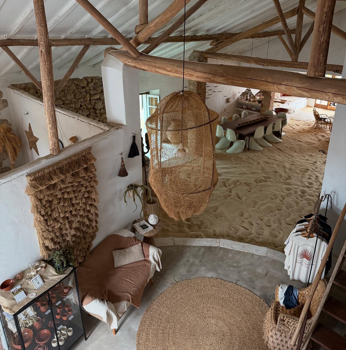 Iconic part of our tudo bem casa
#casatudobem #tudobem #sand #livingroom #guesthouse #obidos #portugal