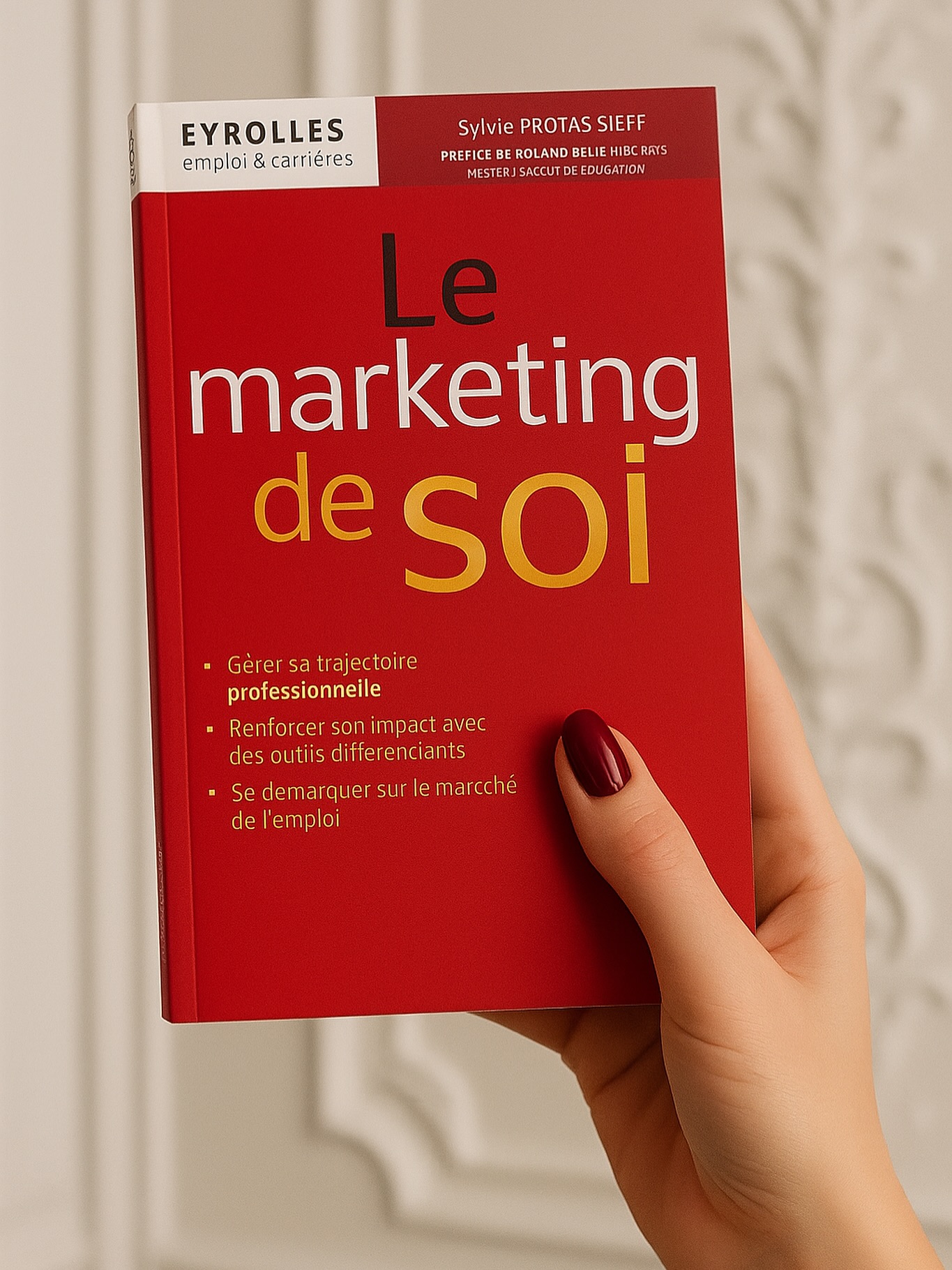 Compétences ? Tout le monde en a.
Présence ? C’est le luxe de ceux qui osent.
Le marketing de soi, ce n’est pas un joli concept qu’on cite en conférence : c’est une arme stratégique.
Moi ? Je l’ai étudié à HEC Paris, lors de mon Exécutive Mastère en Management d’Unité Stratégique.
Et oui, j’ai dit mastère… parce que « master », c’est surfait. Et surtout… ce n’est pas français 😉.
À l’époque, on l’étudiait presque en douce, intégré au milieu de l’entreprise, sans même que vous vous en rendiez compte.
Aujourd’hui, c’est devenu une matière standard dans toutes les écoles de commerce.
Ce sujet m’a captivée. Je l’ai testé, éprouvé, affiné dans mes propres ateliers, en m’appuyant sur l’indispensable « Le marketing de soi » de Sylvie Protassieff.
Et voici ce que j’ai constaté ⤵️
Peu importe le CSP, peu importe le statut salarié ou entrepreneur — > le marketing de soi reste sous-estimé, négligé, parfois même tabou. Comme si parler de soi, avec élégance et puissance, était un luxe.
Alors que c’est un levier vital de réussite.
👉 On ne vend pas seulement ce qu’on sait faire.
👉 On est choisi pour ce qu’on est.
👉 Pour sa personnalité, son aura, son énergie, et l’émotion qu’on déclenche chez l’autre.
Sans marketing de soi, tes compétences sont invisibles.
Avec lui, tu deviens inoubliable.
#nittayaagence
#StratégieDigitale
#PersonalBranding
#MarketingDeSoi
#MarquePersonnelle
#CommunicationStratégique
#visibilitédigitale
#InfluencePositive
#Présence
#ImageDeMarque
#Impact
#storytelling #hecparis #hec