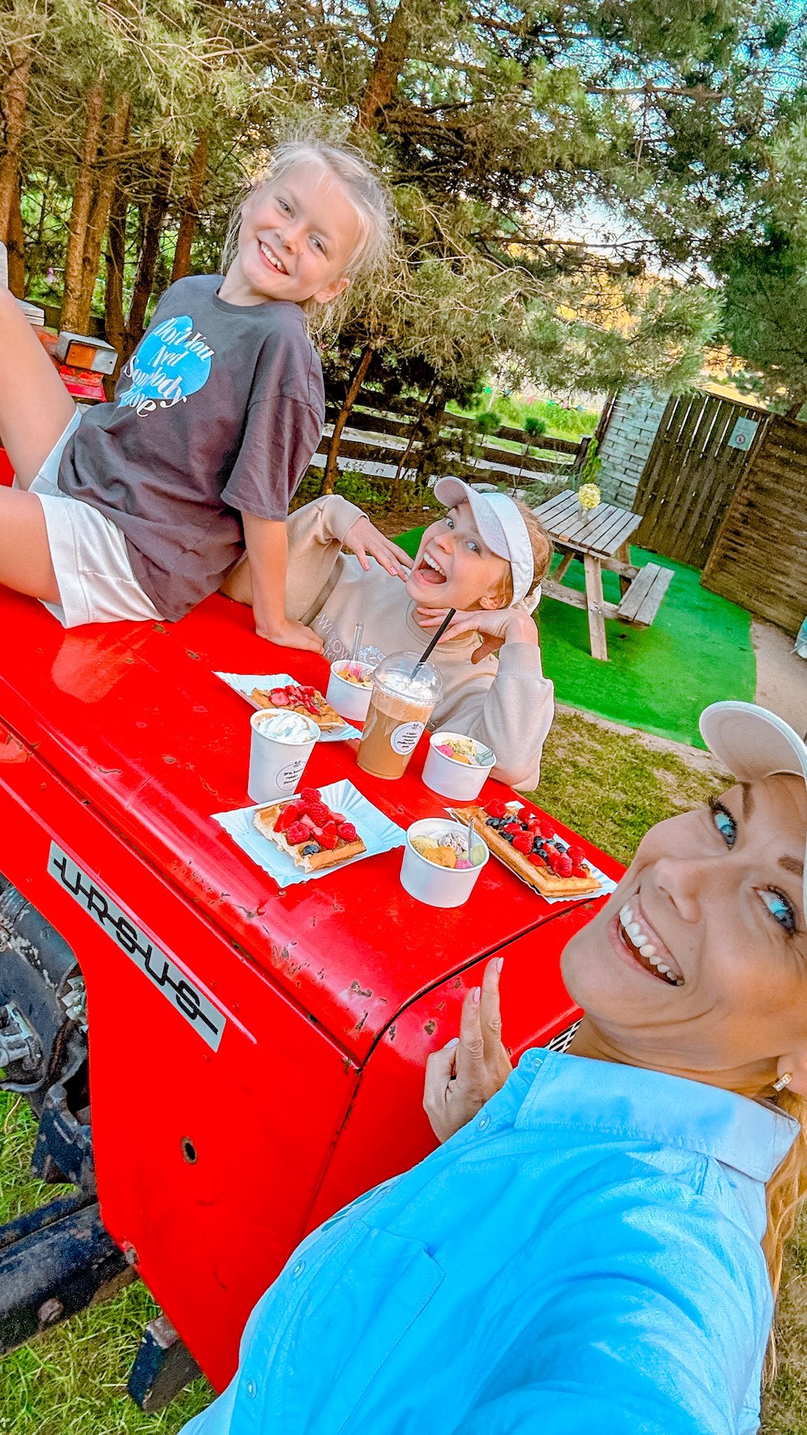 … a do tego wystarczy tylko wizyta w @minigolfkaszuby 😁
Co prawda życia sobie nie przedłużysz… ale jedną rundą minigolfa możesz przedłużyć dobry humor na cały dzień! ⛳
🎉 to już OSTATNIE dni, kiedy nasz park jest czynny CODZIENNIE od 10:00 do 19:00 - od września wchodzimy w tryb weekendowy!
➡️ Minigolf na Mapie Kaszub - wyjątkowa atrakcja dla dzieci i dorosłych!
ul. Górna 47, Zgorzałe (k. Stężycy)
#minigolf #minigolfkaszuby #kaszuby #atrakcjekaszuby #atrakcjedladzieci #parkrozrywki #wakacje2025 #atrakcjetrójmiasto #atrakcjestezyca #kreatywniezdziećmi #zdziećmi #sielskiparkrozrywki #dladzieciaków