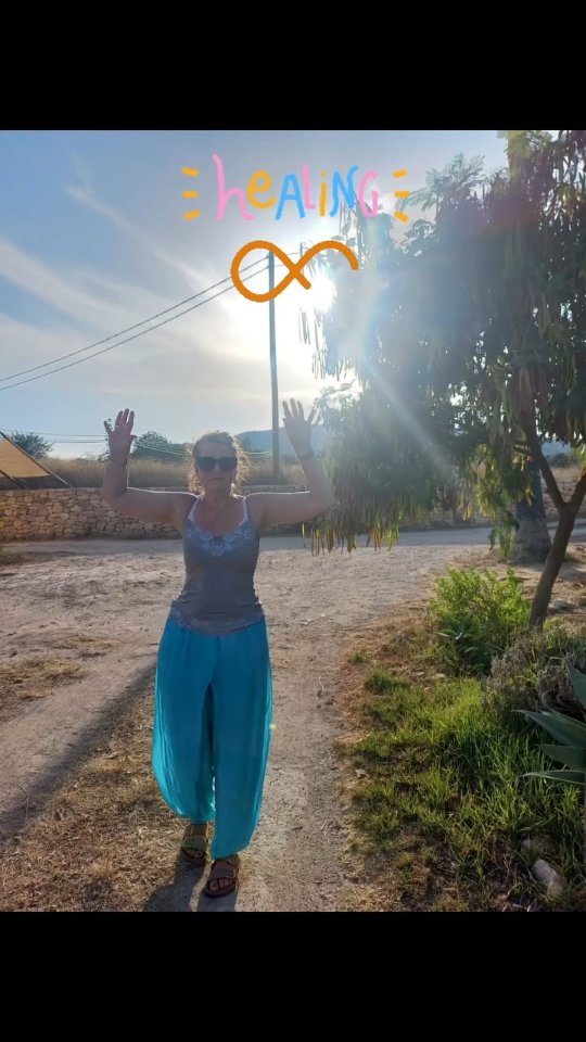 Thank you @elevateibiza @damiric76 for an incredible healing retreat 🙌
Thanks too to @julesfrance75 @beestungue and @kellyjanehaley for being such wonderful friends and companions over 10 challenging years ❤️
#kundaliniyoga
#shivamurti
#livingwithparkinsons
#nourishingfood
#intentions
#cacaoceremony
#reflexology
#healingspace
#adventure
#nature