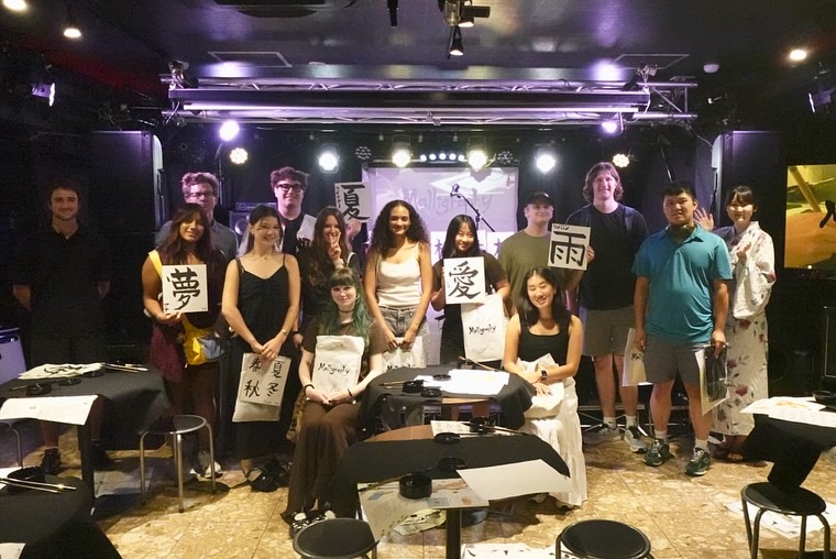 Thank you for coming!!✨
Many students from the U.S. came to experience calligraphy.
They created a lot of wonderful works.✨🤝
#calligraphyclass #calligraphykyoto #calligraphyworkshop #malligraphy