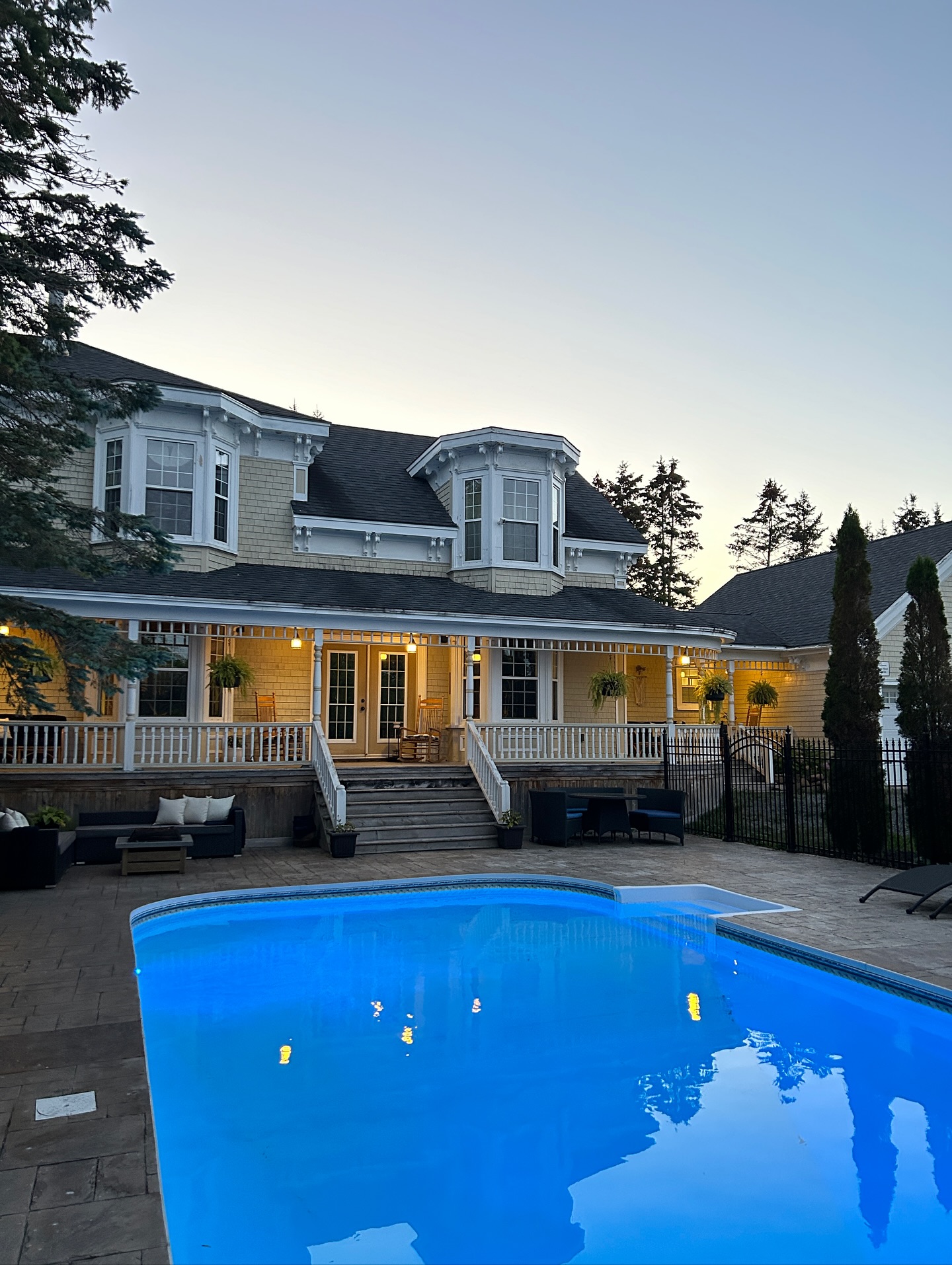 Sunset by the pool 🌅🌿
.
.
.
#sunset #summer #novascotia #canada #love #victorian #historic #architecture #veranda #trees #swimming #pool #stay