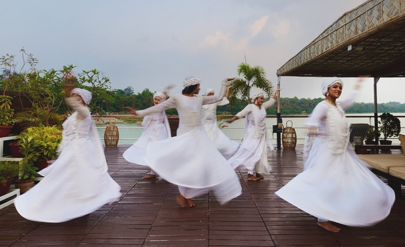 As you bask in the comfort of your boutique river cruise ship - ABN Rajmahal, watch the soulful beauty of India unfold along its great Himalayan rivers - a living tapestry of heritage, spirit, colour, and everyday life.
#lovewithabncruises #assambengalnavigation
#gangesrivercruise #abnrajmahal
.
.
.
.
#rivercruiser #rivercruisespecialist #smallshipcruising #conscioustravel #soulfultravel #expeditioncruising #boutiquerivercruise #culturalcruise #heritagecruise #gangescruise #rivercruiseindia