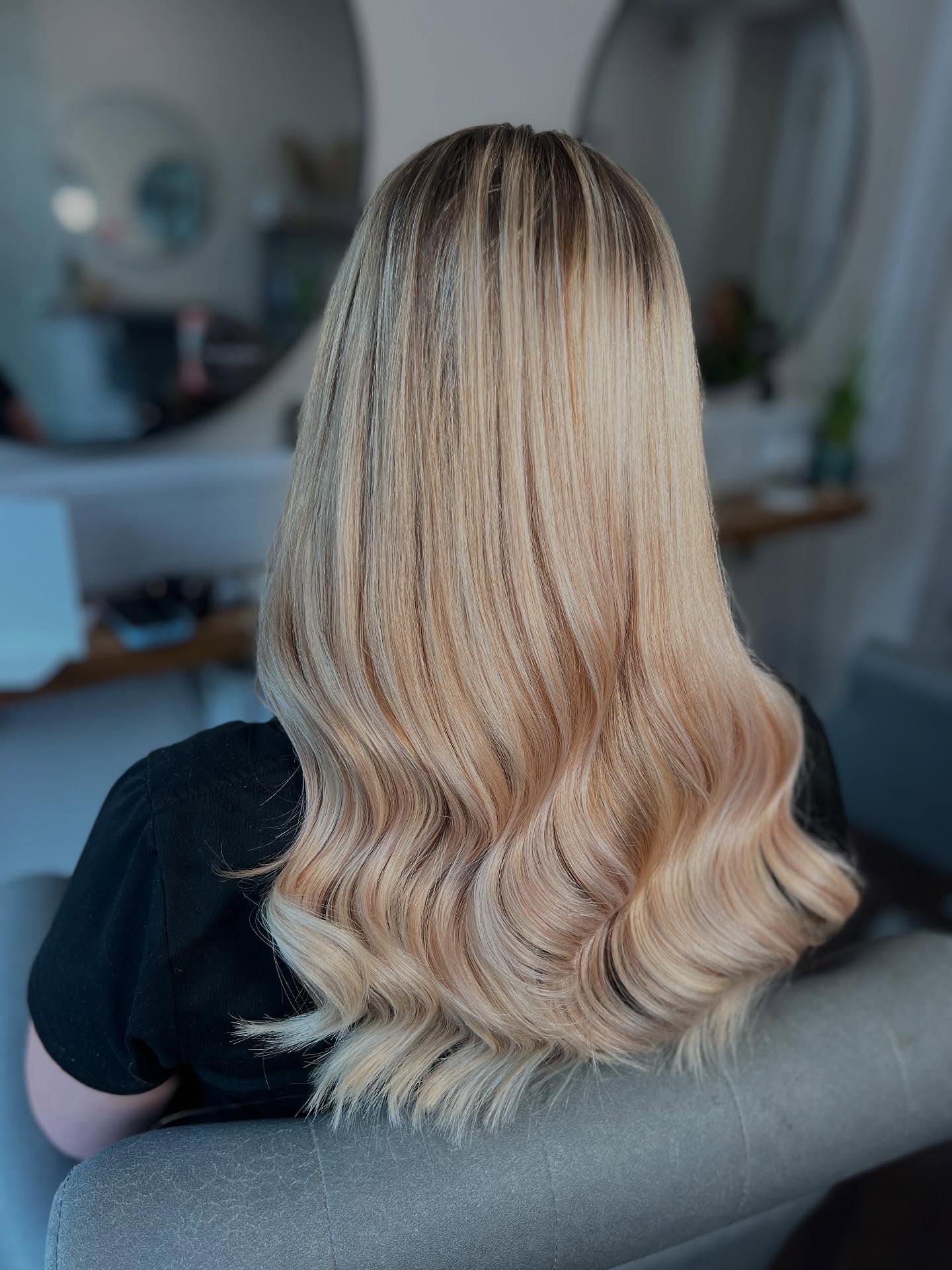 T5-55
POP OF HIGHLIGHT 🤍
#hairextensions #remicachet #awardwinning