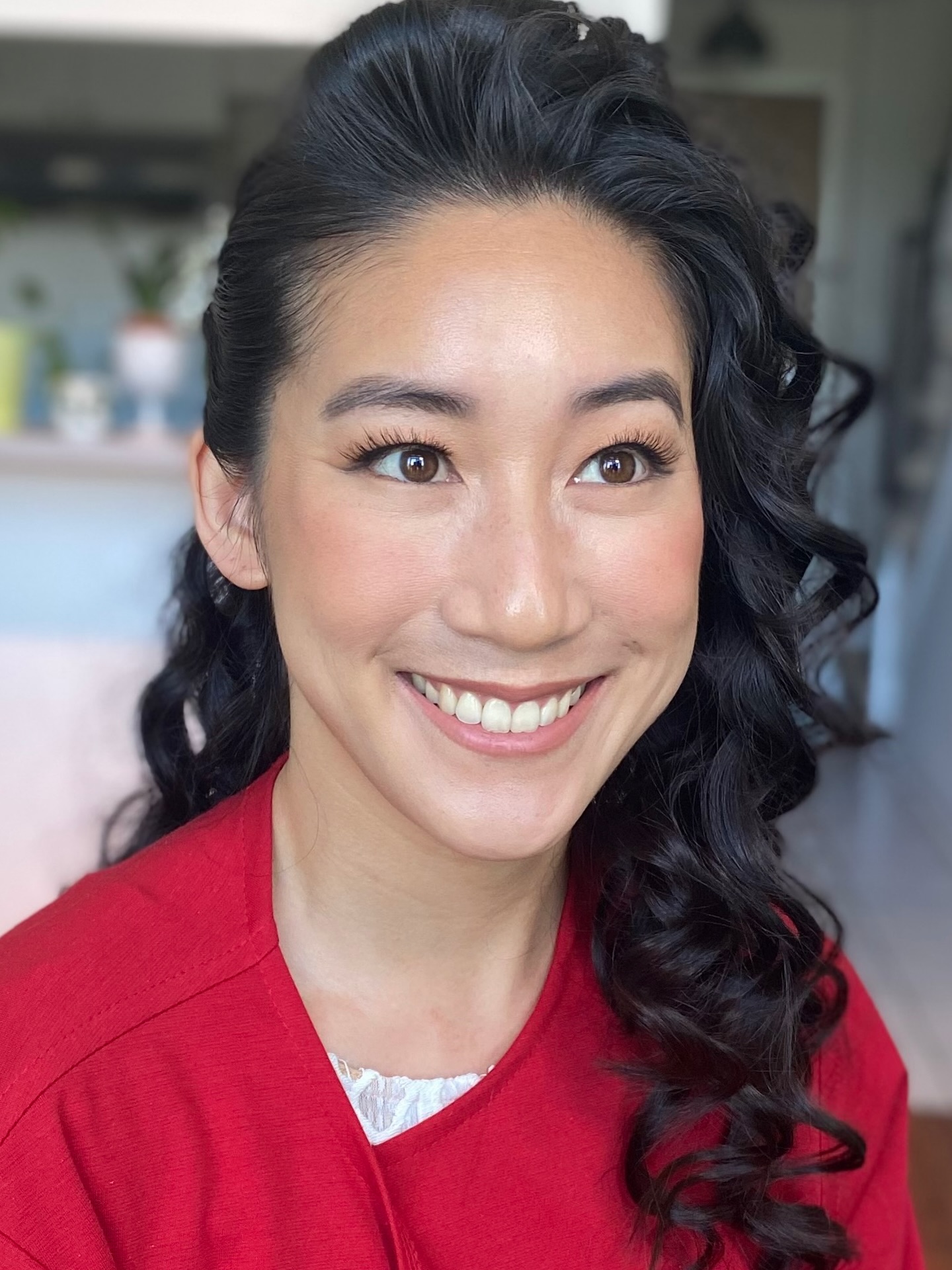 From the archives of my past bride having a small intimate wedding weekend✨One of the things I love about working with Asian features is creating an eye look that keeps it soft and natural while brightening and defining. She requested a soft halo eye which creates depth by drawing attention to the centre of the eye and shadow to the sides.
For Sarah, I focused on:
• Luminous skin for a healthy soft glow
• Fluffy lashes to open up the eyes
• Soft contour and blush placement
Gorgeous hair by @tedi_styles. I loved this look 🥰
#makeupartist #travelmakeupartist #asianmakeup #bridalmakeup #Torontomakeupartist #mobilemakeupartist #asianbrides #Chineseteaceremony #teaceremony #softglam #makeuplooks #softglammakeup