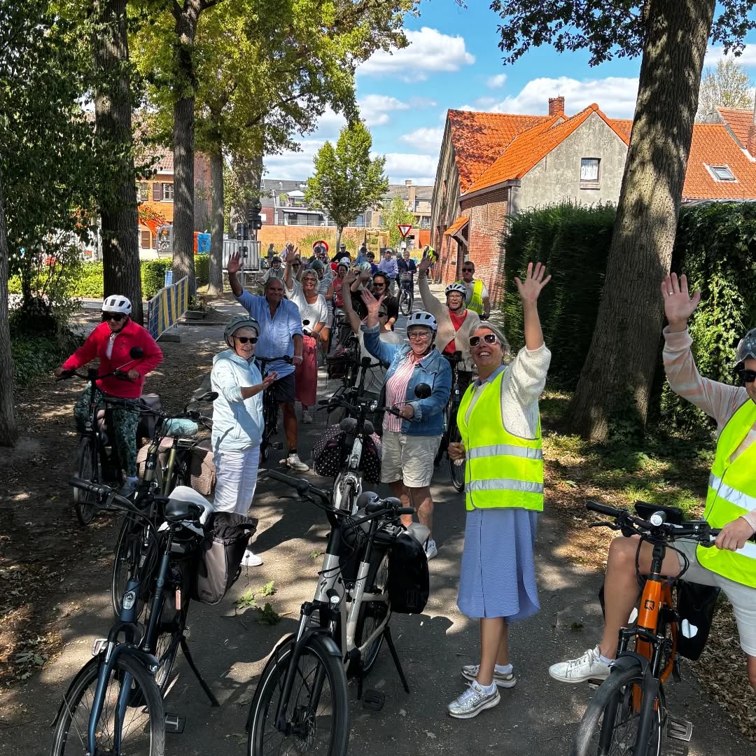 Familiefeestjes @cycling.events.kalmthout
Mooie tocht via de Heideroute @gemeentekalmthout
Genieten van de prachtige natuur @grensparkkalmthoutseheide
@visitkalmthout
En daarna gezellig napraten onder de tent 🤩
Leutig zeg 😉
#cyclingeventskalmthout
#cyclingevents
#cycling
#verbinding
#familie
#qualitytime❤️
