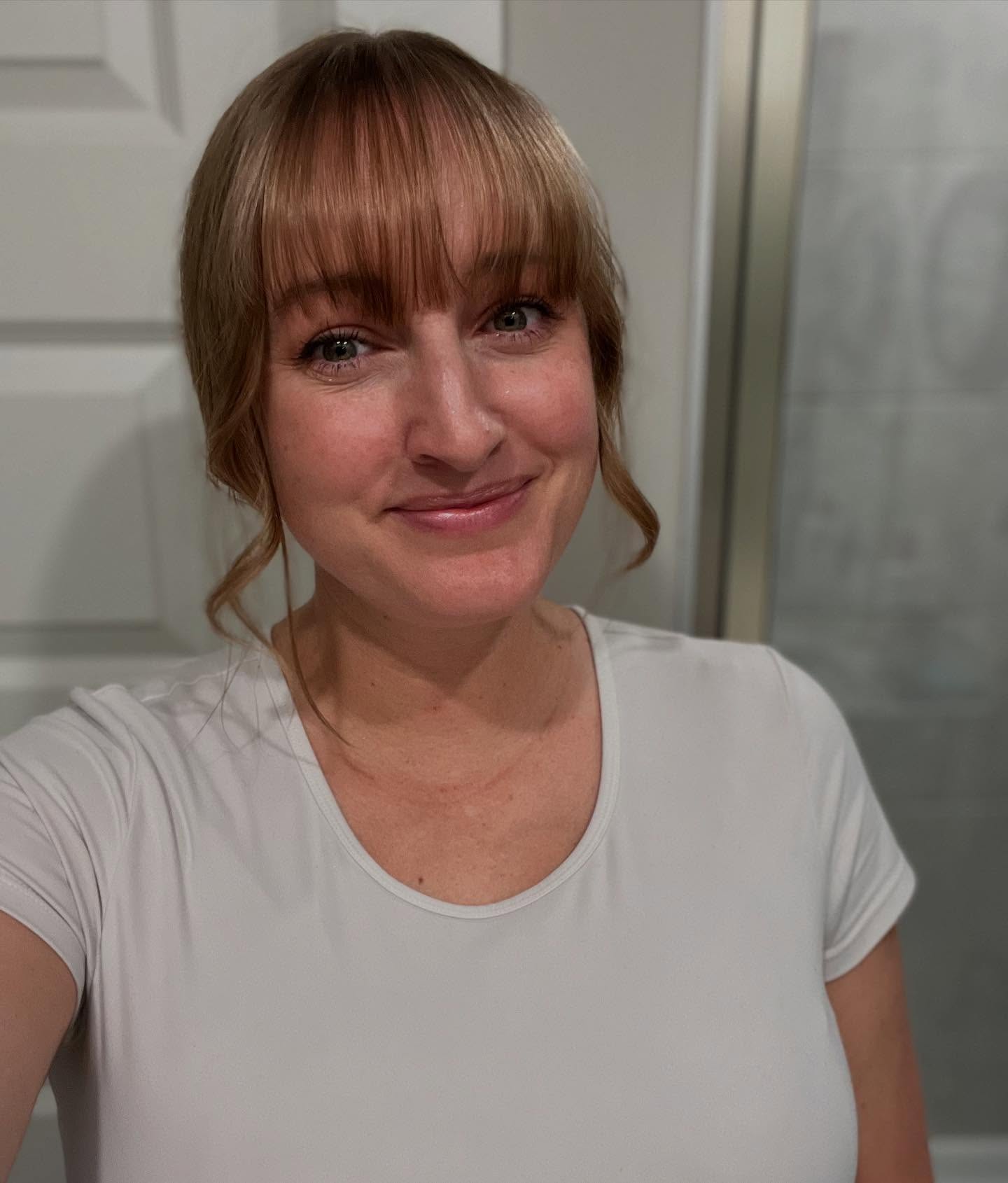 Don’t tell @chasingtaylorleigh that I tried trimming my own bangs and failed miserably 🫣 JK, she came over after I took this picture and fixed them for me. Huzzah! 🙌🏼😂