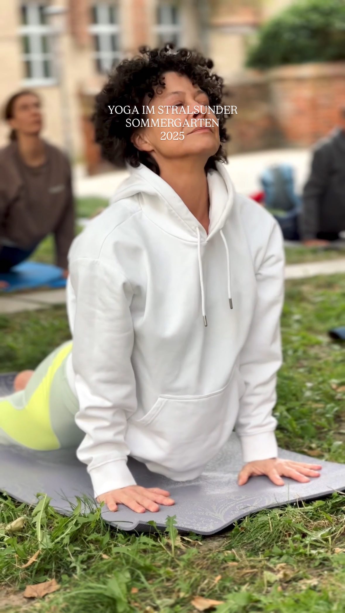 Yoga im Stralsunder Sommergarten 2025 🧘♂️
Kommt vorbei, die Teilnahme ist kostenlos.
31.08.2025 - 13:00 Uhr - Chakra Yoga mit @susann_grapentin
07.09.2025 - 13:00 Uhr - Kinder-Eltern Yoga mit Elisa
📍@stralsunder.sommergarten
An der Nikolaikirche Stralsund
#movaplace #yogastralsund #stralsund