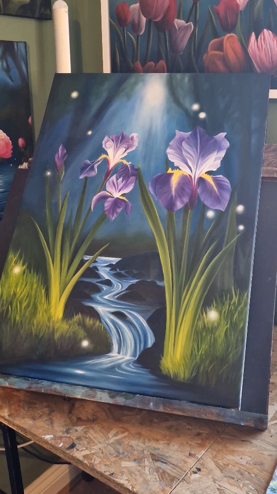 For an acrylic girly, this oil painting was both a challenge and super fun!! She's big, bold, and bright and will be available on my website soon ✨️😁
#artreveal #artcollection #oilpainting #flowerpainting #iris #artistsoninstagram