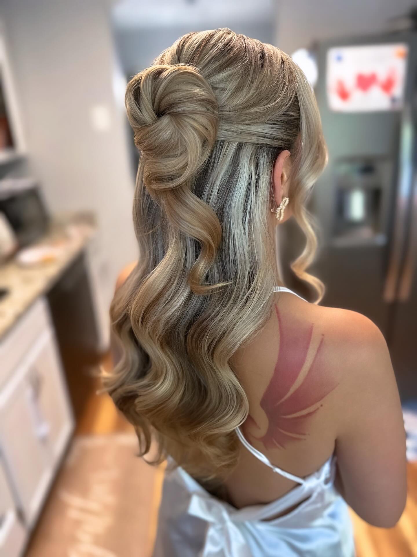 Happy wedding day to @nikkiserraa ✨
Hair for @beyondtheupdoteam