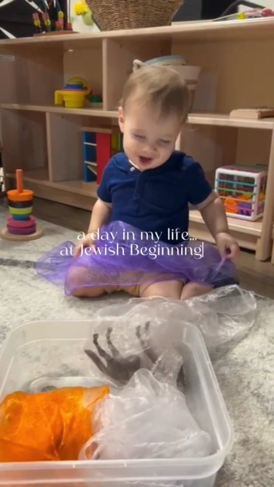 Smiles, laughter, learning, and friendship... every day here is filled with joy and discovery!
#jewishbeginnings #earlychildhoodeducation #reggioemilia #jewishpreschool