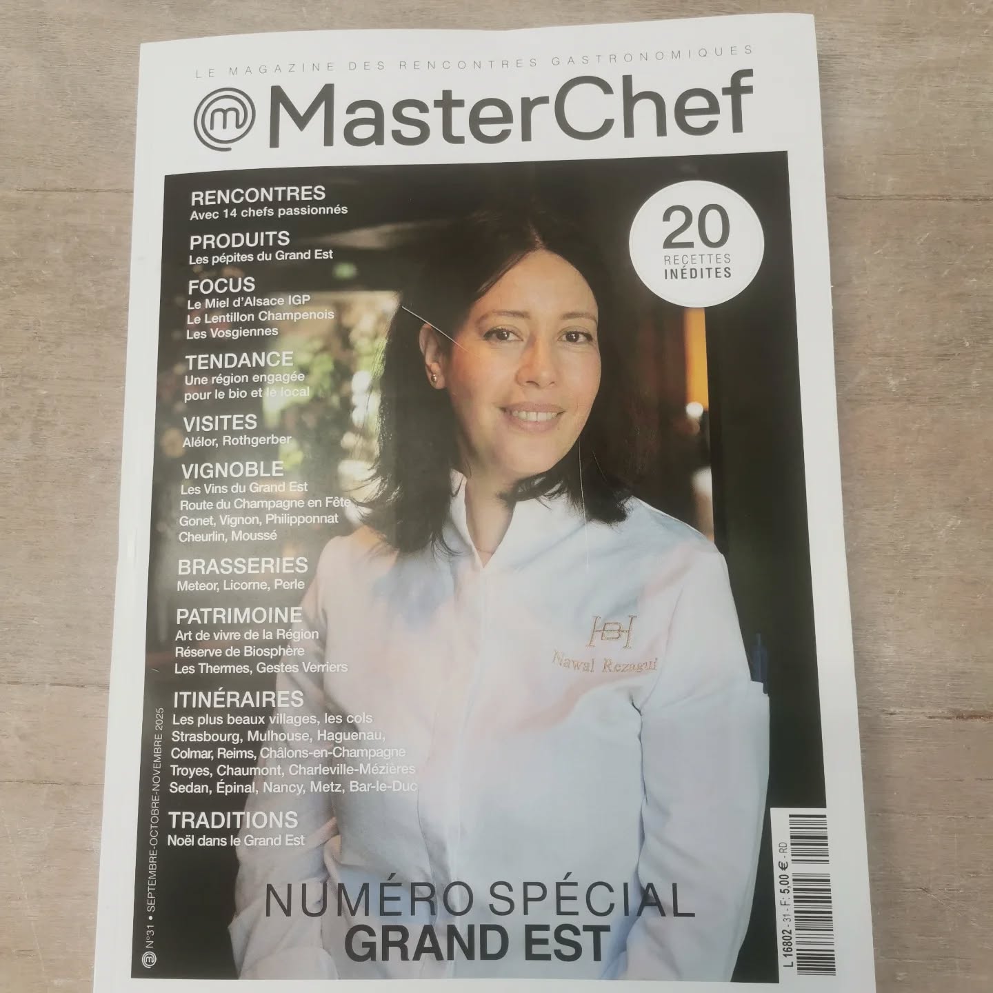 Vous êtes amoureux de L'Alsace comme moi, ou alors vous souhaitez découvrir notre belle région !
Ce magazine trimestriel "Masterchef "est une source d'informations de lieux, d'ingrédients, de recettes à découvrir ou re-découvrir.
Je figure dans le magazine mais je n'en parle pas si je ne suis pas convaincue, chez moi c'est l'Alsace du nord et ce n'est pas le coin que les touristes visitent en priorité mais je vous invite à venir découvrir.
Merci à la journaliste Corinne Delaunay @ecoutes_voyageuses pour ce bel article.
Elle m'expliquait que l'invitation au voyage à travers les recettes lui tient à coeur.
Elle vient sur le terrain découvrir les lieux dont elle parle dans le magazine.
Nos organismes de tourisme tel que @tourismepaysrhenan
@visithaguenau
@tourisme_alsace
Sont là pour vous conseiller !