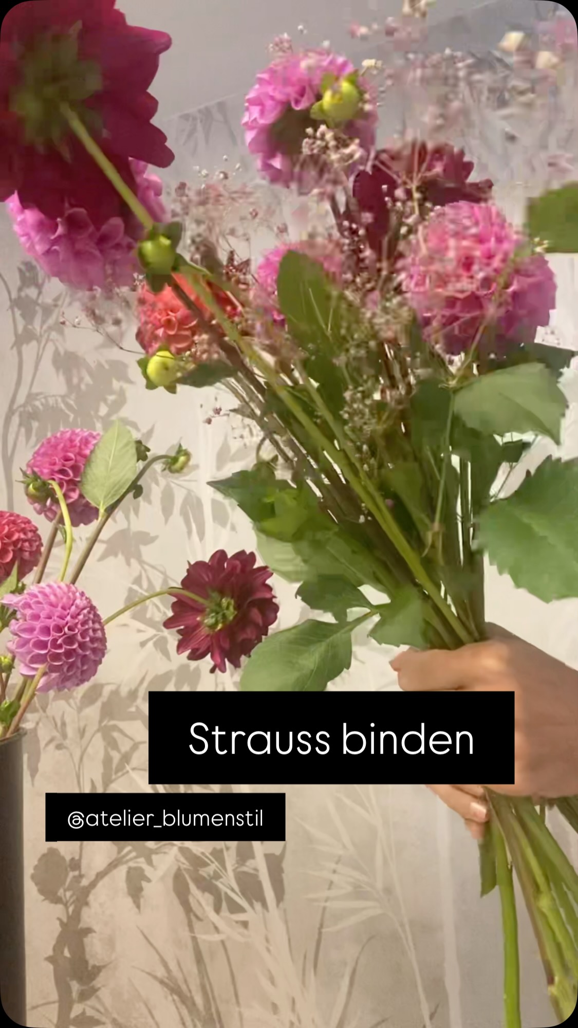 Freude schenken mit Blumen. Ich liefere saisonale Sträusse an die Wunschadresse in und um Dürnten.
#blumenstrauss#freudeschenken#dürnten
#blumengruss#saison#dahlien#lokal
#dahlienliebe#floristin#lieferservice
BLUMENSTRAUSS
LIEFERSERVICE
BLUMENGRUSS
BLUMENBOUQUET
FLORISTIN