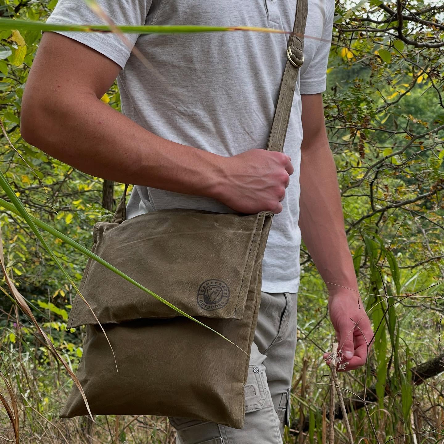 Newly redesigned Traditional Haversacks and XL Haversacks are now available as a standard option. Featuring adjustable straps, reinforced straps, internal soft loop for carabiner and a pocket on the flap. Fits up to 5XL!
#campcraftoutdoors #haversack #waxedcanvas