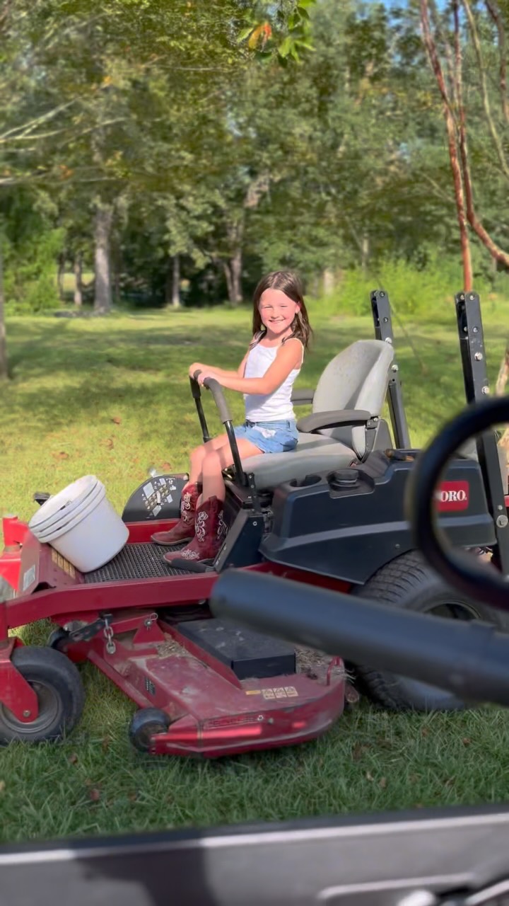 Spa day at the Ranch! 🫧🧼
#minicows #minicowsofinstagram #highlandcows #microminicow #cowcuddles #cowlove #minihighlands #farmfamily #familyfarm #ranchthings