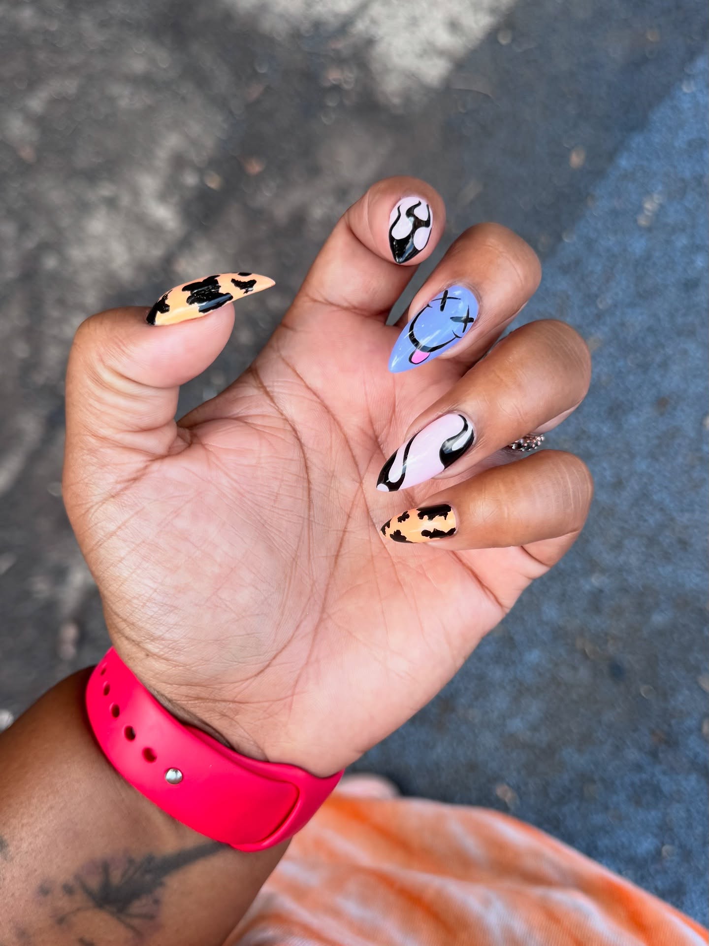 Life is hard, but so are my nails 💅🏾
Shoutout to my prima @thegigijiggles for getting my nails back to being healthy and beautiful again!
Inspo: @pressedbycharlotte_
#nails #nailsofinstagram #blackgirlnails #chicagonails #lifestyleblog #nailcareisselfcare