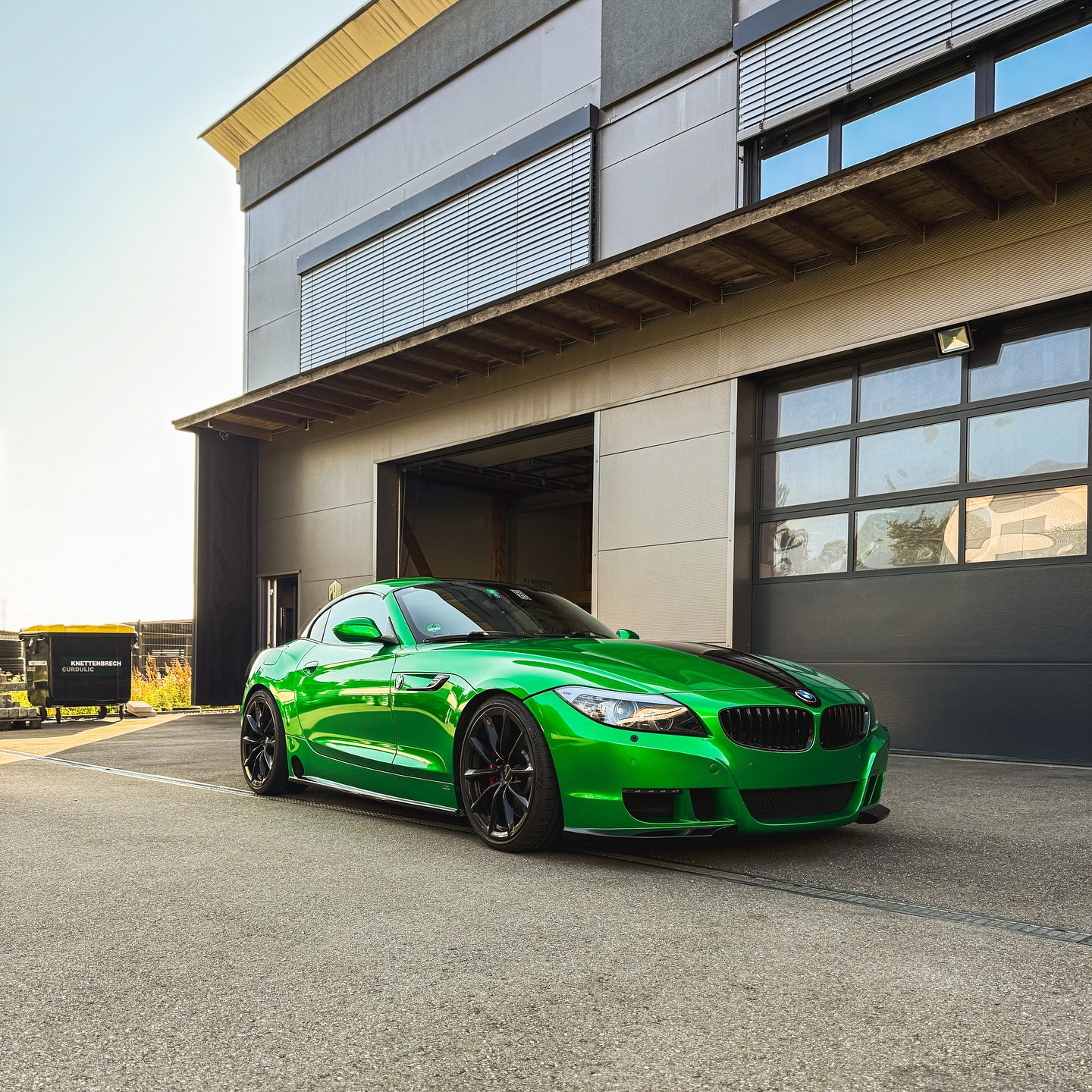 Für den BMW Z4 gab’s was Auffälliges 💚🖤
.
.
.
#pawrapping #carwrapping #wrapping #wrapped ##foliert #folierung #Fahrzeugbeschriftung #bmw #z4 #bmwz4coupé #bmwlovers #werbetechnik #beschriftung #bmwpower #fahrzeugbeschriftung #firmenbeschriftung #firmenwerbung #badwaldsee #ravensburg