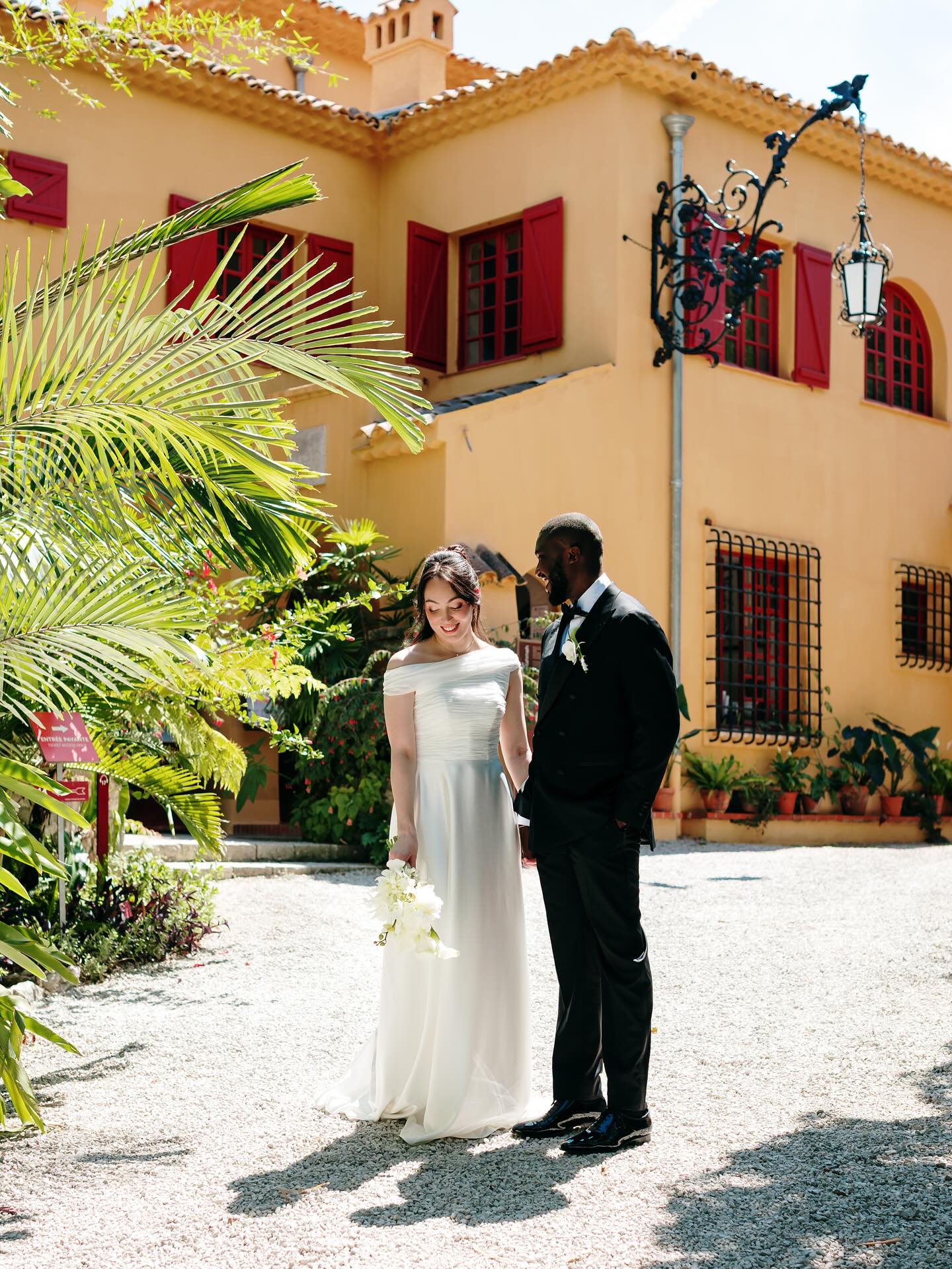 Ambiance exotique pour cette séance photo 🌺🌿
Menton, juillet 2025
#weddingphotographers #weddingphotography #weddingphotos #weddinginfrance #weddinginprovence #frenchwedding #frenchweddingphotographer #frenchweddingstyle