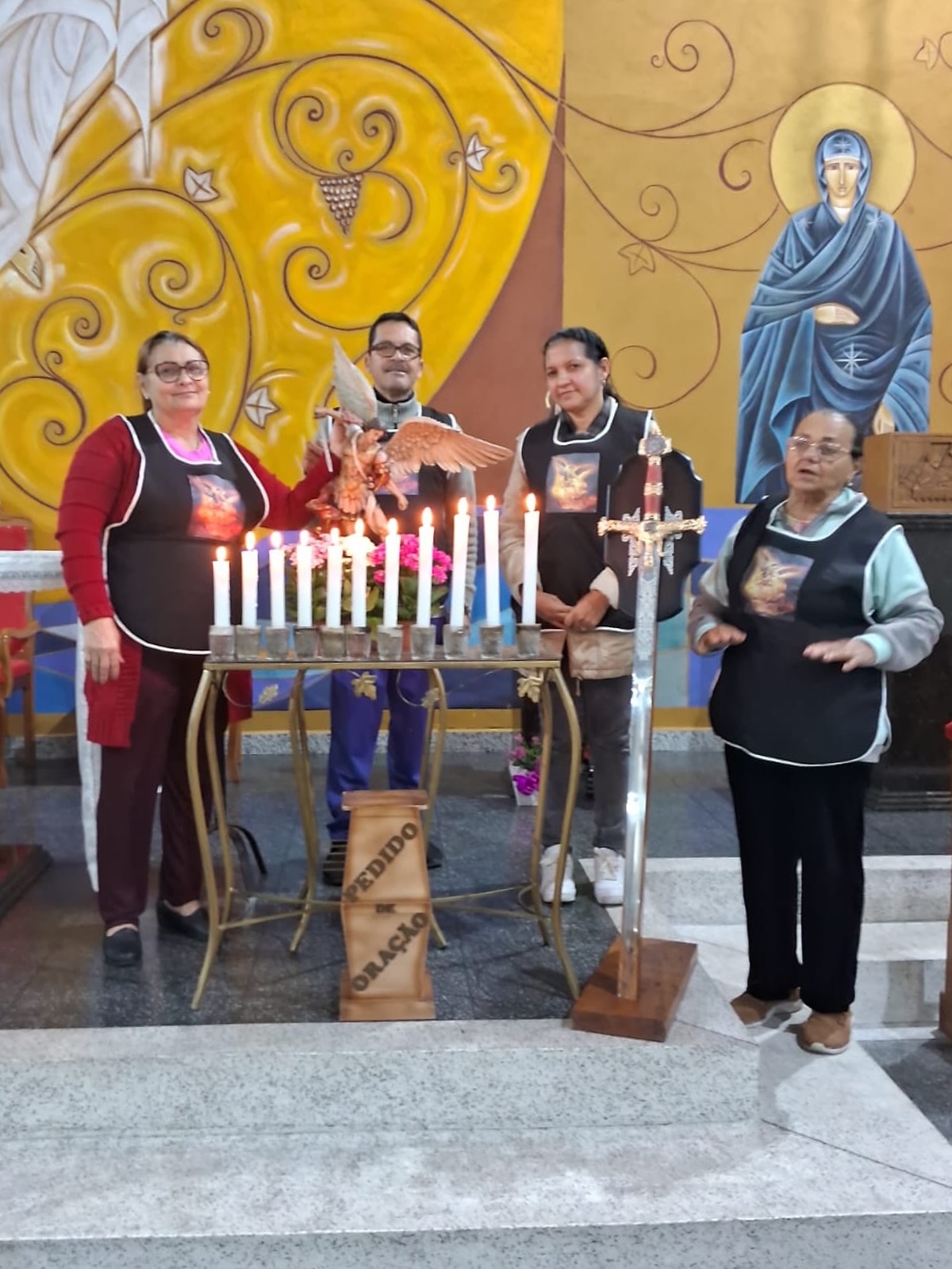 11º dia da Quaresma de São Miguel 🛡⚔️
(Quarta-feira 27/08)
A certeza da vitória de Deus em nossa vida por meio do Arcanjo São Miguel nos enche de esperança nesse tempo tão especial para a Igreja e para nós, seus devotos.
Quaresma em honra do glorioso Príncipe dos Anjos, nos colocamos debaixo de sua proteção e invocamos seu auxílio em nossas necessidades.
Que ao longo desses 40 dias tenhamos a graça de uma intimidade com Deus, por meio de São Miguel, e que os santos anjos nos acompanhem a cada dia!
PARTICIPE, hoje quinta-feira 28/08 12° dia às 20h.
⛪️Igreja Santa Luzia
📍Rua Clara Muchine Costa, 351 Jd. Saporito Taboão da Serra -
ℹ️Info: Tel: 11 4137-8399 WhatsApp: 11 4139-1821
#paroquiasaopedroapostolo #paroquiasaopedro #paroquiasaopedrotaboao
#pspa.#Rezeconosoco #IgrejaMatrizSaoPedroApostolo #IgrejaNossaSenhoradasGraças #IgrejaMariaMaedaIgreja #IgrejaNossaSenhoradeFatima #IgrejaSantaLuzia