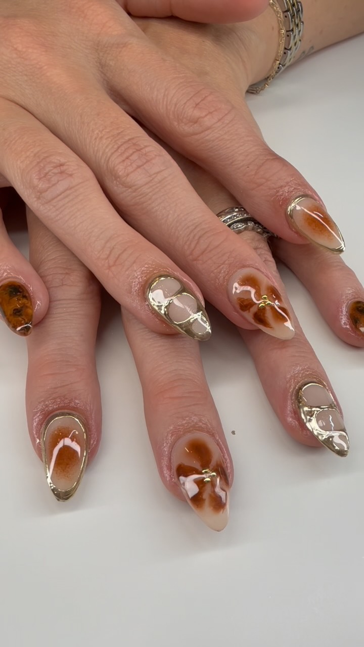 fall 🤝 florals
#nailartdesign #nailartist #fallnails