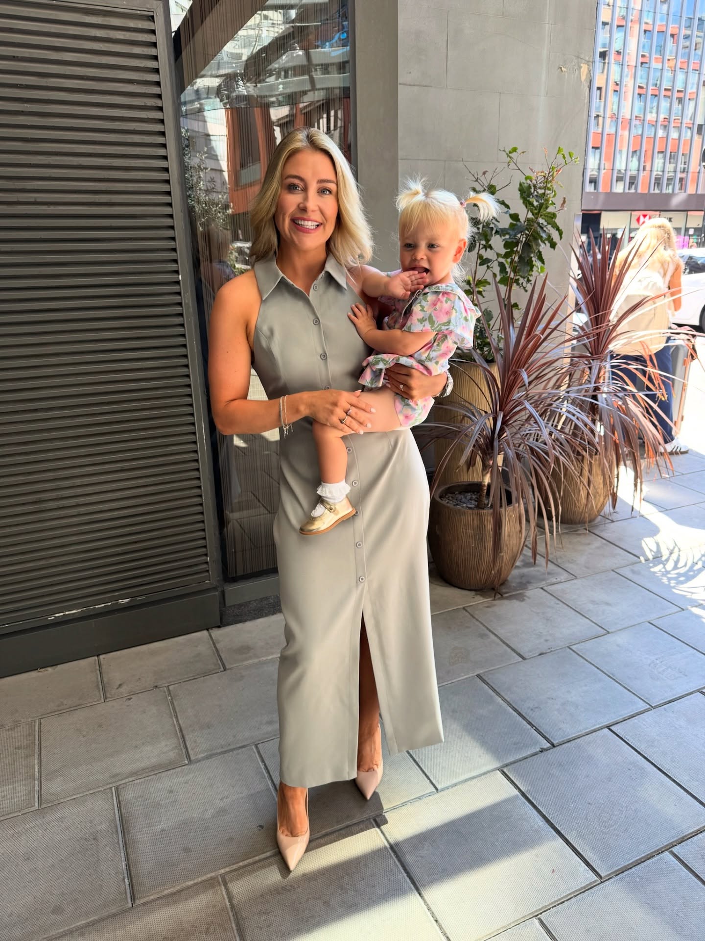 When the trainers take a rest day…the heels come out! 🥳
I love spending most of my time in gym gear (it is my job after all!) but I LOVE getting glammed up too ( and dressing up my mini me too!) getting the heels out for family celebrations last weekend 🥰
My gosh though my feet 🤣 a full day in heels and I’m not such a pro anymore! My besties will tell you, I was that girl that wore heels to college everrrrry day 🤯
#momentforthedress #dressedup #heels