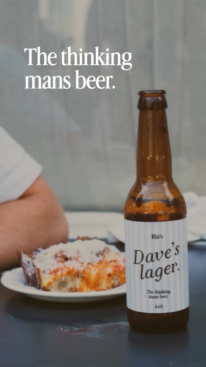 Not every beer has a backstory.
This one’s named after Dave – and he’s earned it.
Dave’s Lager. A crisp pilsner, made to taste like clocking-off.
Now on tap at Ria’s and on Deliveroo.