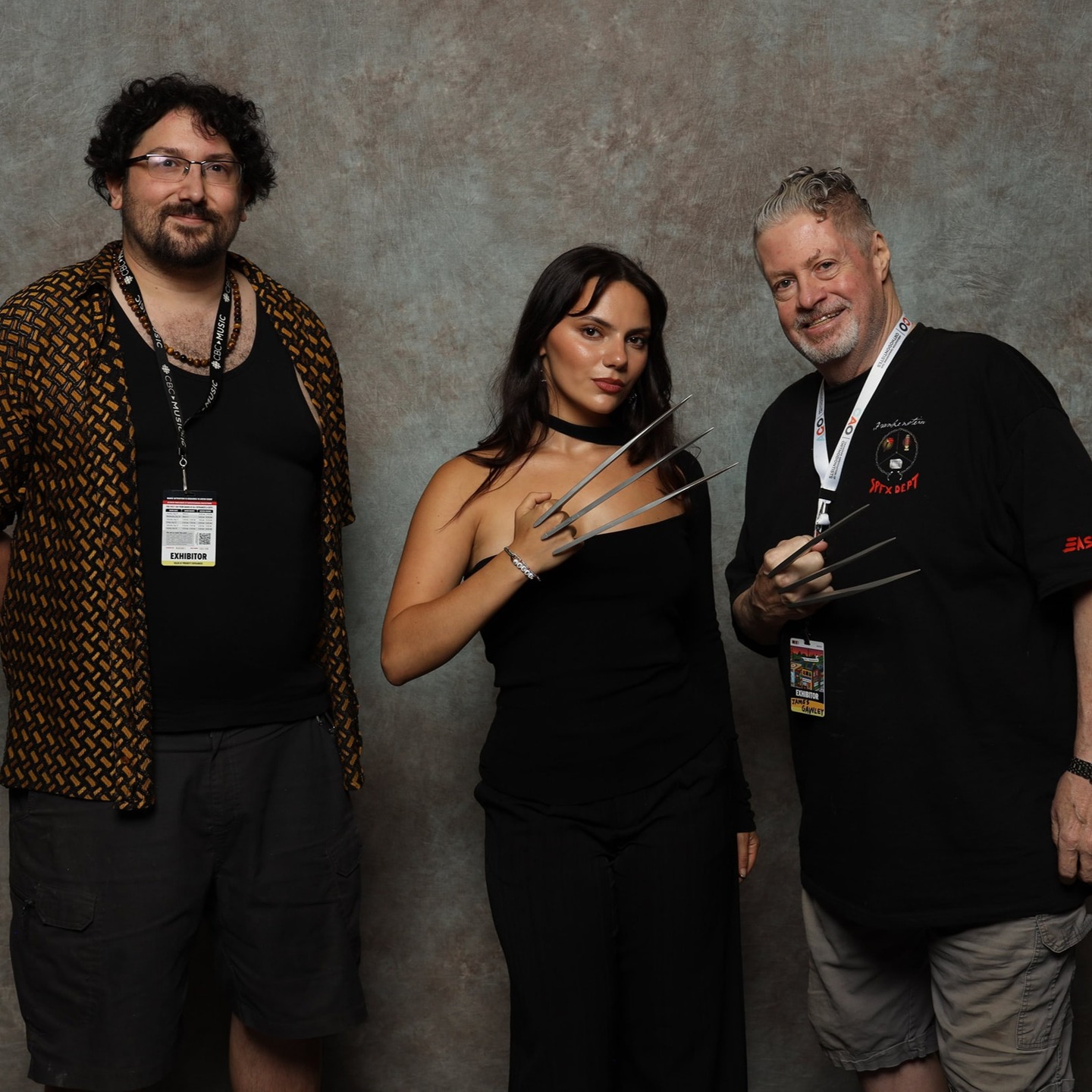 This past Saturday was terrific!
We got a chance to introduce James Gawley (aka #jimmyclaws) to @dafnekeen over the weekend! Jimmy is the original #prop #designer for Wolverine's claws in the first three films of the original X-Men series! ... and of course, we all know Dafne as X-23, introduced in Logan(2017). Dafne even tried on a claw made in 2005 for X-Men: The Last Stand... fitted to Hugh Jackman's hands!
#celebrity #photoop #marvelmovies #marvel #mcu #propdesigner #specialeffects #spfx #iatse #moviemaking #filmcrew #filmindustry #tradeshow #convention