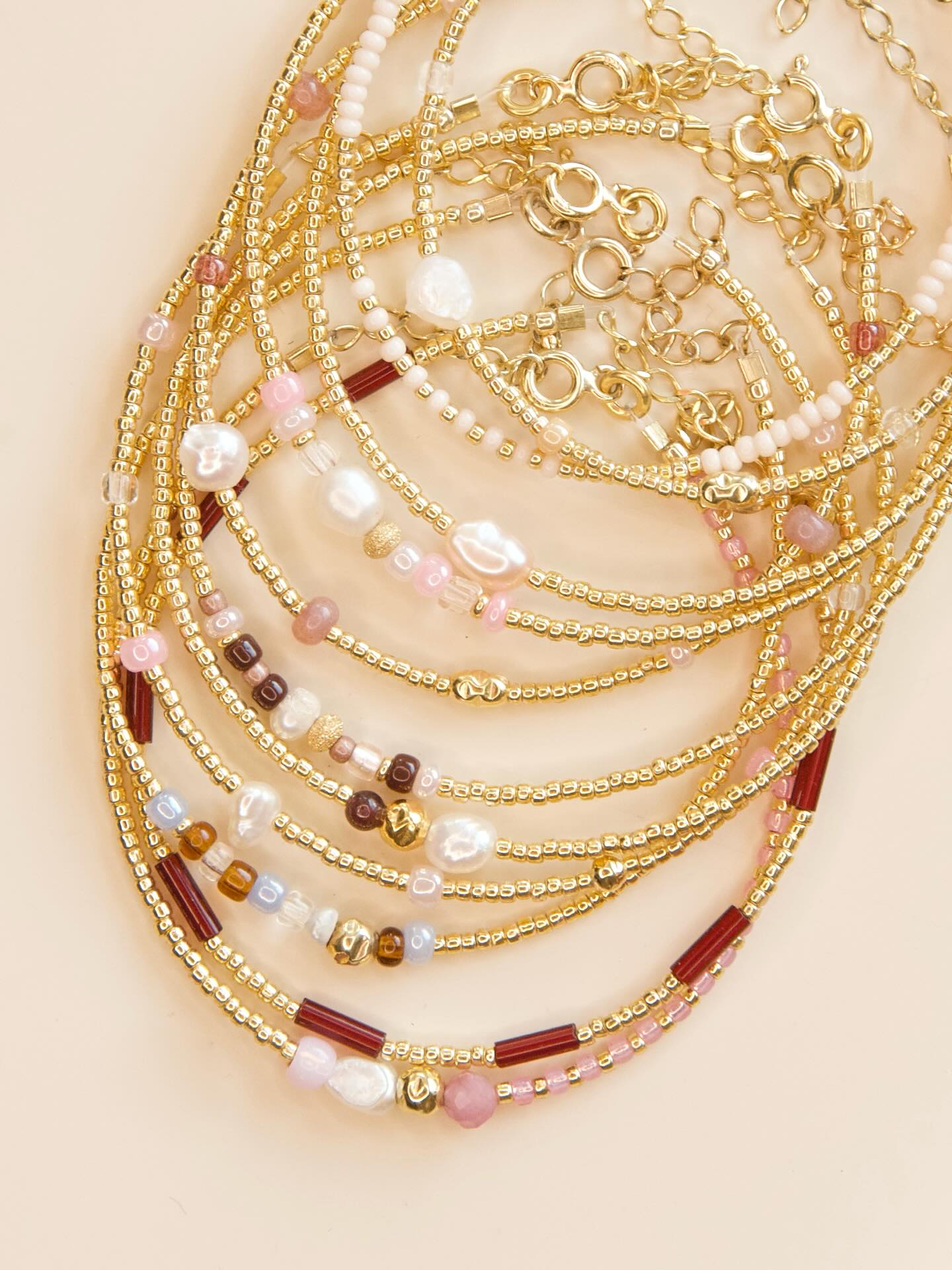 Stack them, mix them, love them 🫶
#BraceletStyle #ChicAccessories #FashionDetails #EverydayGlam #TrendyJewelry #StyleInspo
#ArmCandy #MinimalChic #ElevatedStyle