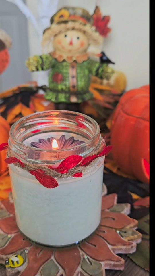 Candle Light & Falling leaves 🍂 🍁
I love the autumn vibes with a cozy candle 🕯. A smell of pumpkin spice 😍 to start my day.
#candlelover #waxmeltsobsessed #homedecor #candle #soyawax