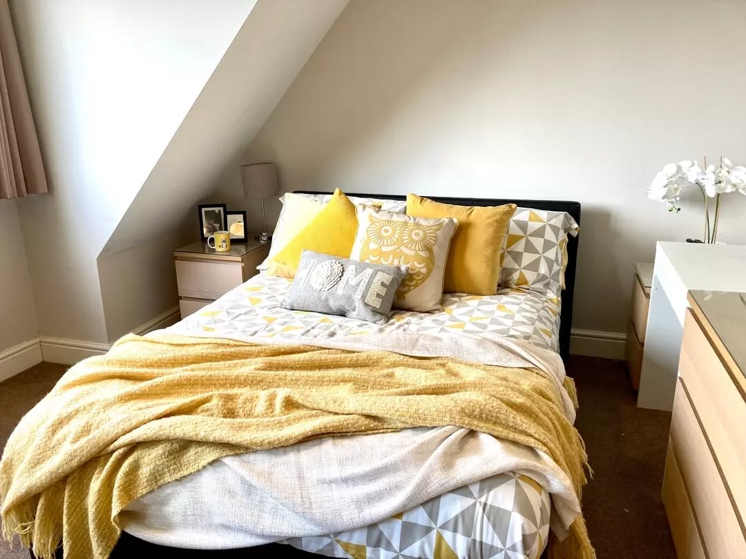 Staying in or going out, whatever you decide to do have a great Saturday everyone 🙌💛