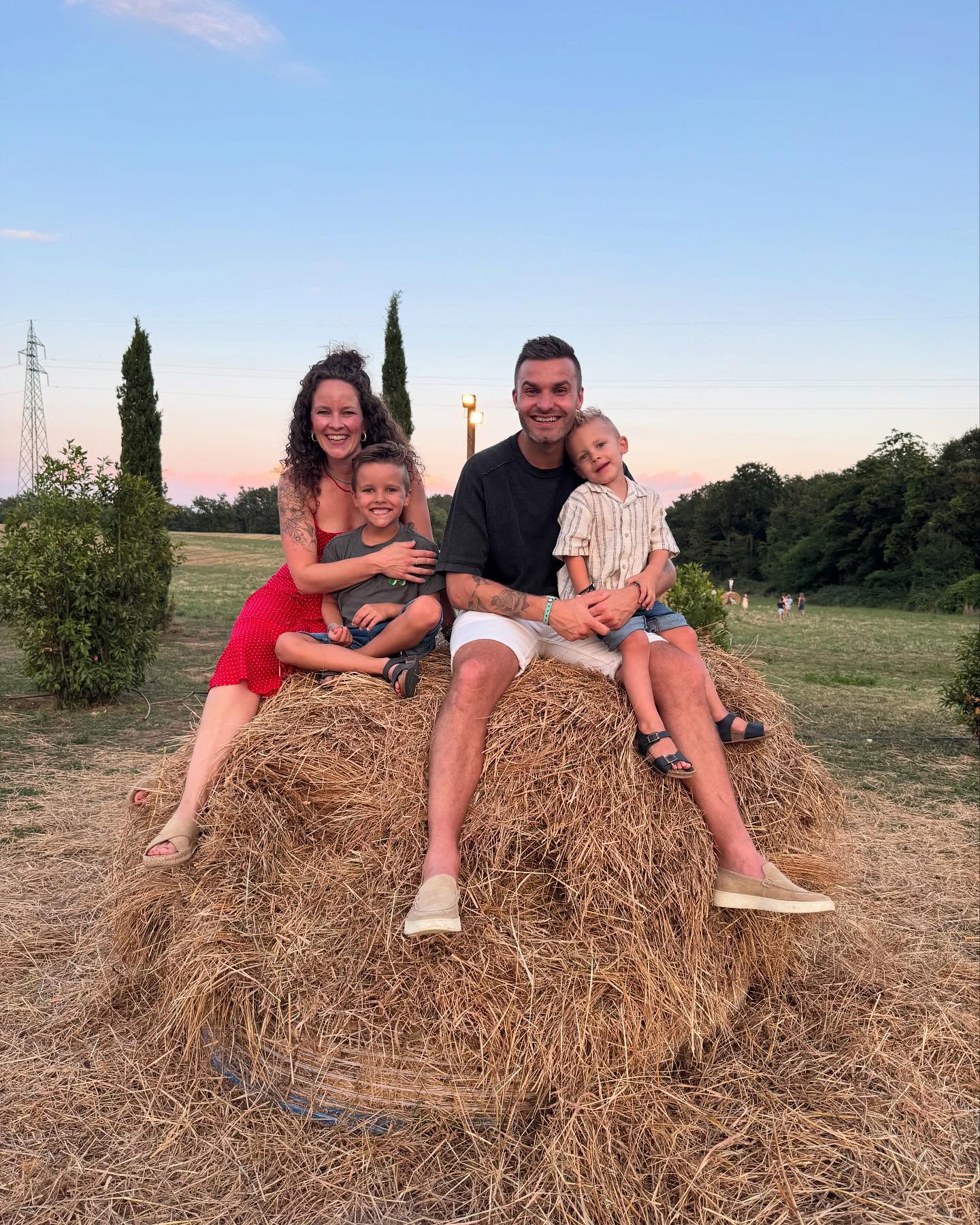 Na een heerlijke zomervakantie staat ons team weer helemaal opgeladen klaar voor jullie! Tot snel!👍
#zomervakantie #fysiotherapie #kinderfysiotherapie #basisschool #oefentherapie #kinderoefentherapie #kinderen #motorischeontwikkeling