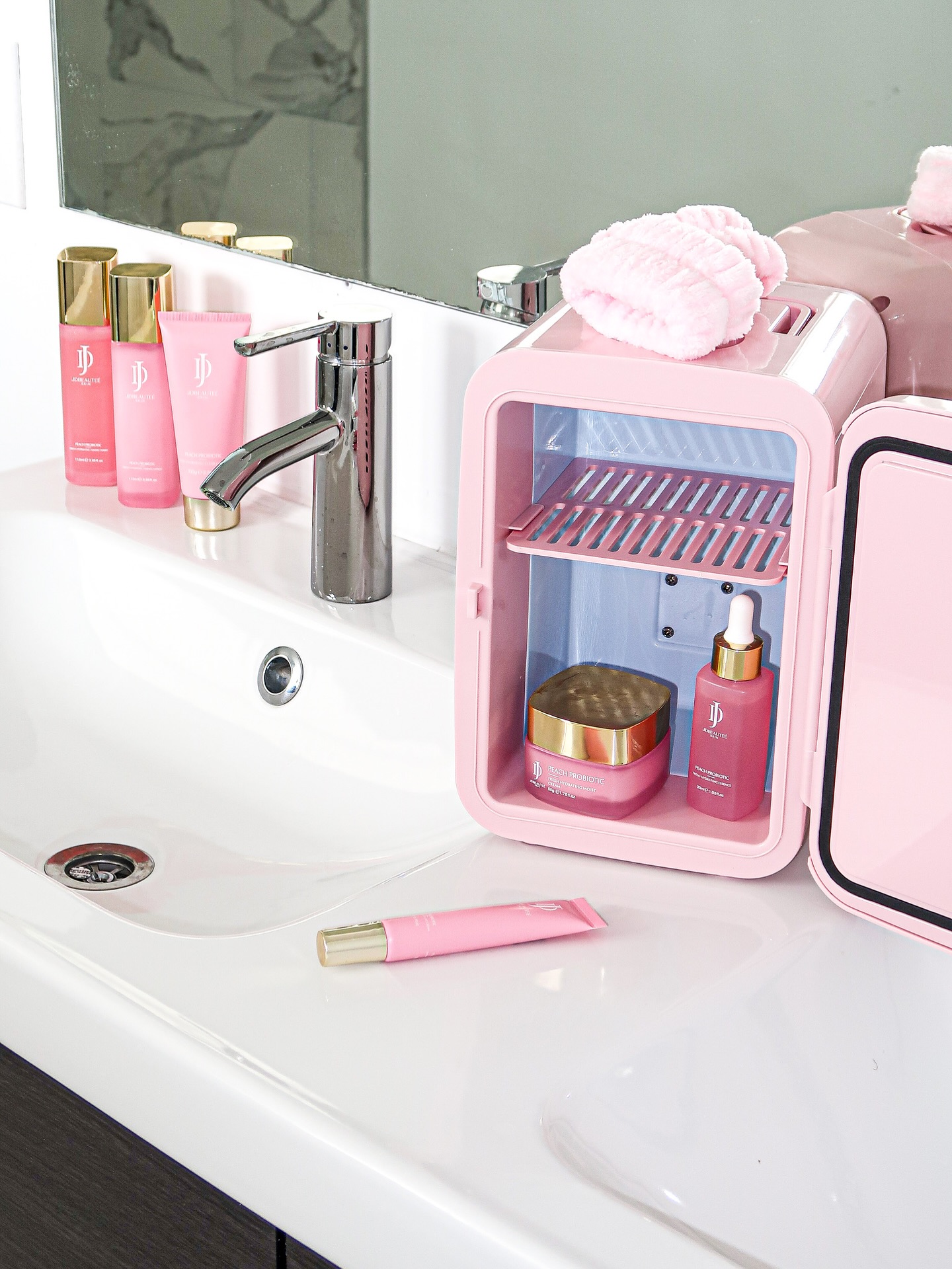 Okay but can we take a second for this shelfie moment? 😍💖 JD Skin Peach Probiotic is literally skincare goals. From the glow-boosting serum to the hydrating cream, everything looks so cute in your beauty fridge — but feels even better on your skin. 🍑✨
Keeping your products chilled = longer shelf life + that refreshing, spa-like feeling every time you apply. It’s giving luxury vibes at home while still keeping it simple, real, and effective. Your skin barrier? Protected. Your glow? Unstoppable. Your counter? A whole vibe. 💕
✨ Babe, it’s time to glow the right way. Click the link in bio & grab your Peach Probiotic faves now!
#lipglossmixingvideos #lipglossgiveaway #lipglossvideo #lipglossispoppin #lipglossfilling
#skincareset #koreanskincareaddict #koreanskincareph #koreanskincareroutine #skincarejunkies #explore #explorepage #skincareaddicted #skincareroutinetips #skincareroutine #skincareasmr