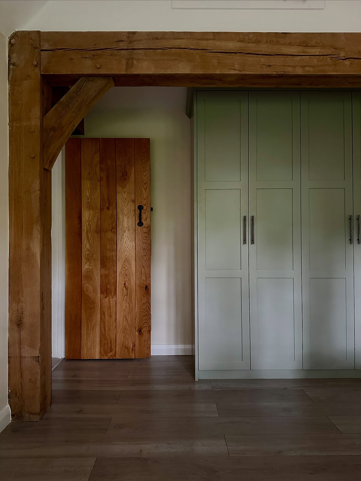 A perfect blend of modern craftsmanship and rustic charm.
We designed and fitted this shaker style wardrobe, complete with clean panel details and sleek handles. Set against the character of exposed oak beams and a solid timber door, it brings a calming balance of tradition and contemporary design.
#bespokefurnituredesign #wardrobedesign #shakerstyle #InteriorInspo #craftsmanship