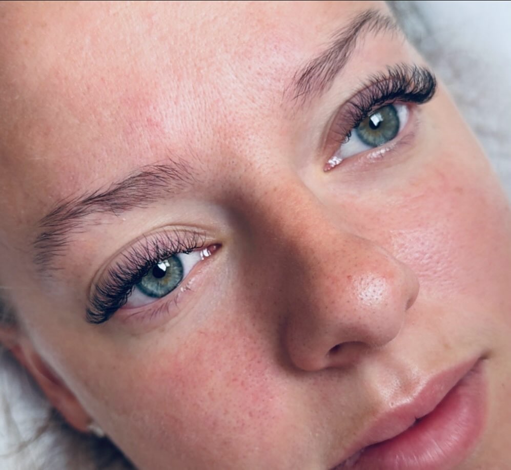 Want a little more than classics then try 3D W lashes ๐