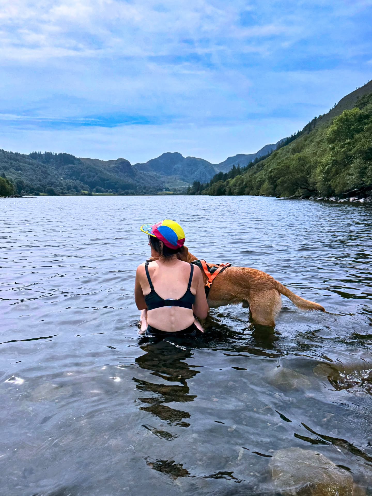 It’s ironic, isn’t it,
this rollercoaster of running?
What once healed me
now tests me.
What once was recovery
now feels like war.
Distances shift.
Paces blur.
And I am suspended
somewhere between body and mind.
These trails,
once quiet, once sacred,
are replaced by whispers of fear:
pace, form, injury, failure.
A chorus of doubt
where there should be breath.
Strange, isn’t it,
how the very ground that holds you steady
can also shake you loose?
And yet,
in the struggle, there’s growth.
In the chaos, presence.
In every mile, a reminder:
challenge and peace
can live in the same stride.
#selfcare #runnersrecovery #growth #healing #ultrarunner #colddip #coldtherapy