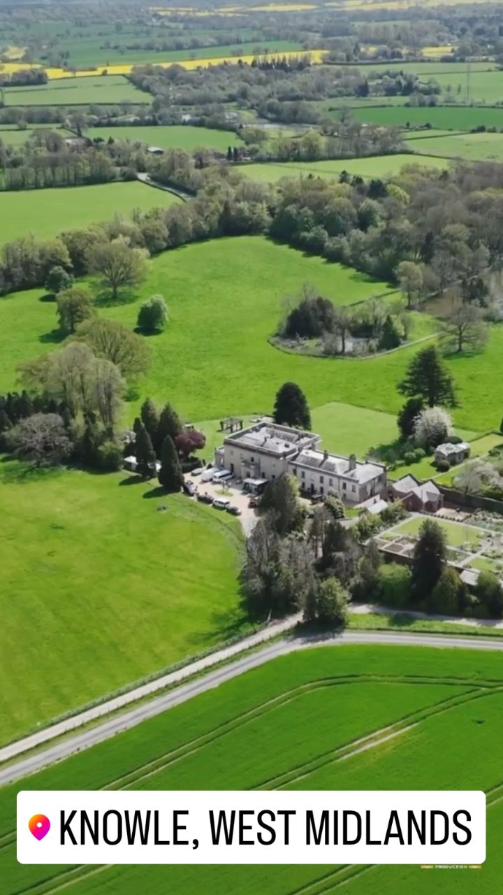 Ever wondered how film crews turn daylight into darklight in the daytime for filming?
Yeah, they just chuck a giant black sheet over the entire house. That is one biiiigggg sheet 🧐📽🎬📸
#filmcrew #shootlocation #shootlocations #filmcrew #locationscouting #locationhouse