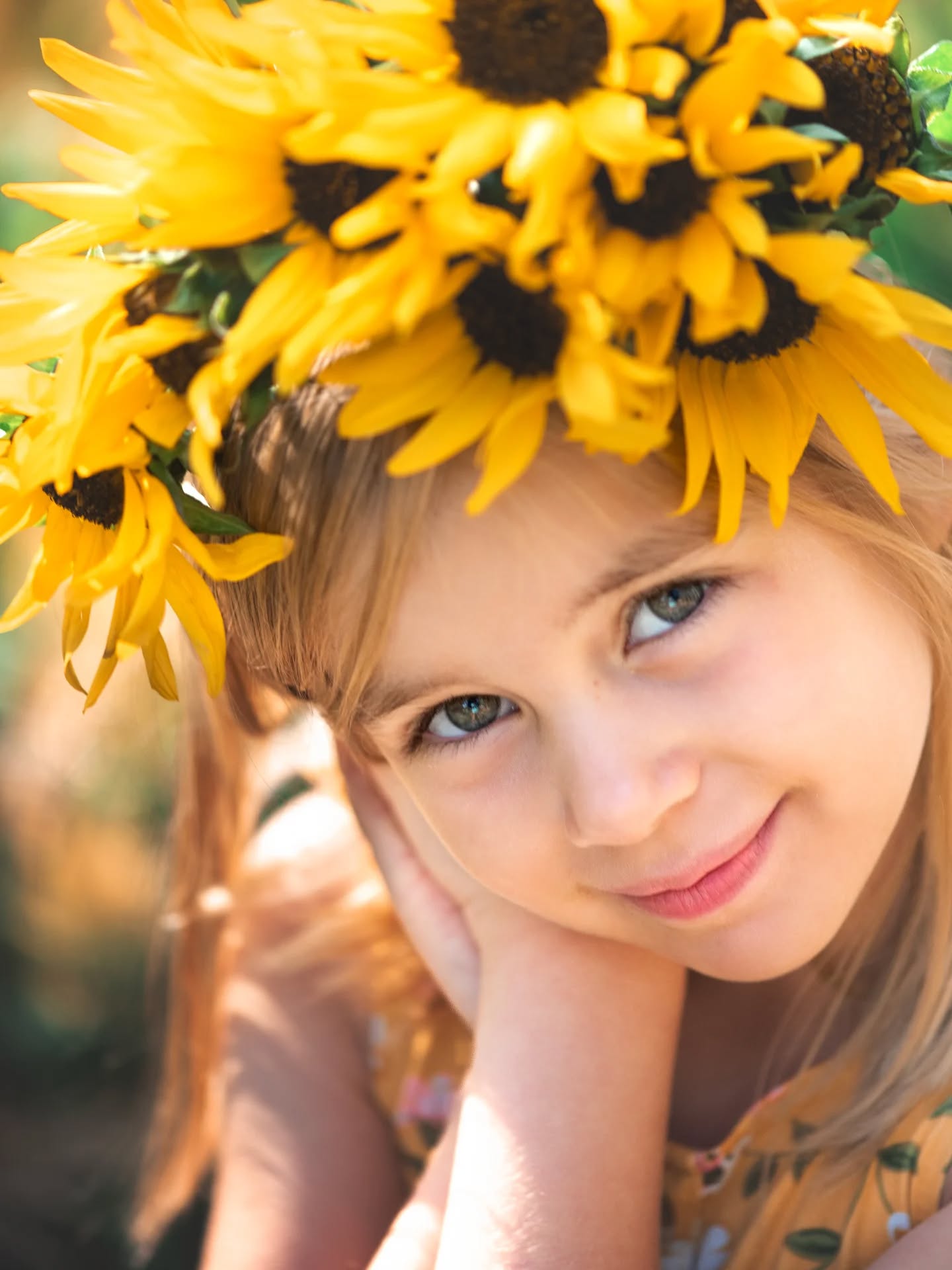 Making flowers crowns with blooms that are past their prime, and still giving them their moment to shine. Thanks to my sunshine girl. 🌻
#gigharborflowers #sunflowers #pnwflowerfarm #gigharbormoms