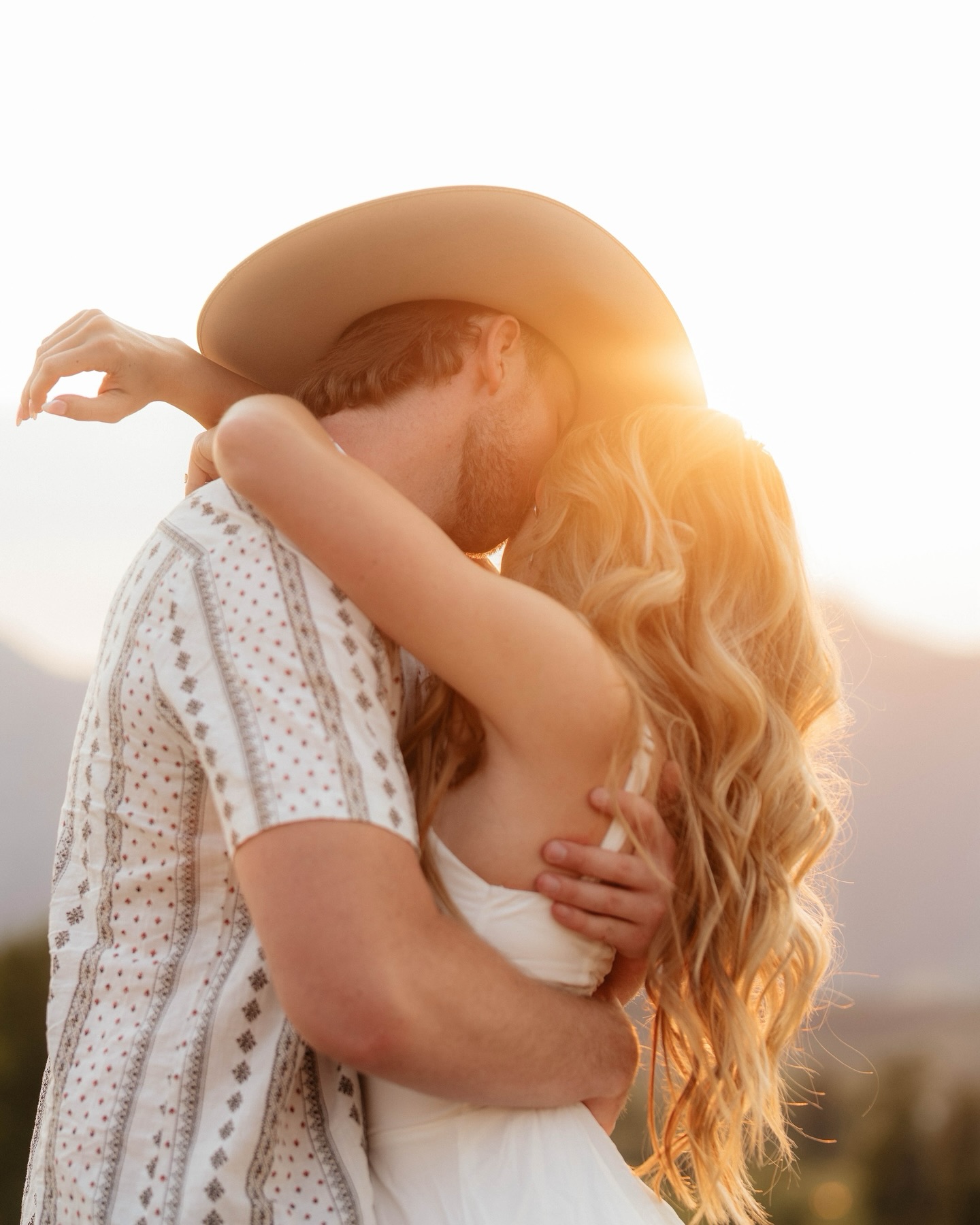The most magical night in the most beautiful place 🏔️✨
#saltlakecityphotographer #loveandwildhearts #saltlakecityelopement #northernutahphotographer #utahisbeautiful #utahunique #saltlakecity #visualambassadors #utahphotography #utahweddings #posepatch #utahisrad