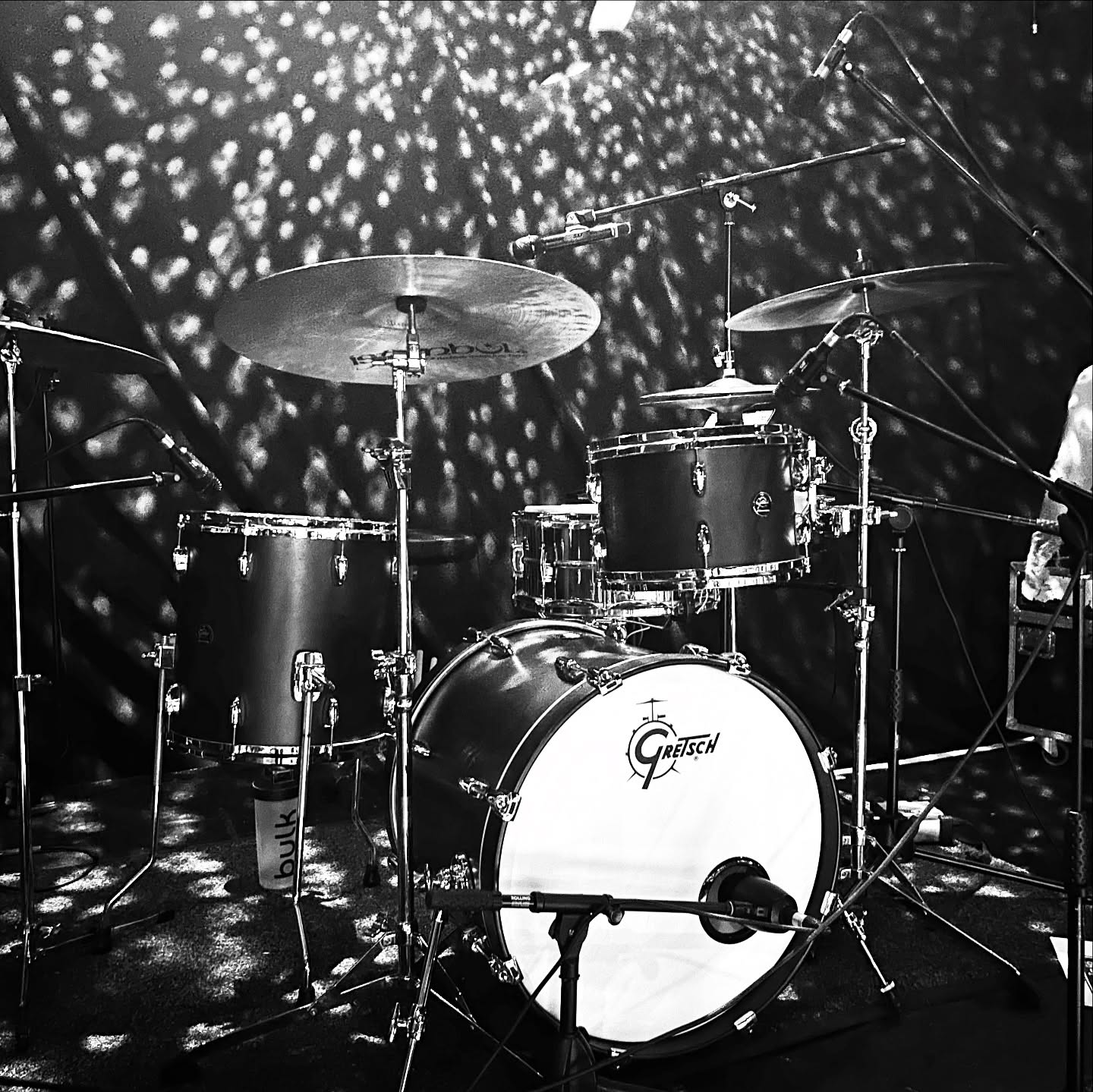 Fun lil bank holiday weekend 🥁
Same setup | Two nights | Four sets
#drumsdrumsdrums #vf15 #drummer #drummergram #remodrumheads #gretsch #gretschdrums #sessiondrummer #londonmusician #londonmusic #drummerinlondon #drum #drums #drumkit #drumset #instadrums #soundsfrommyattic #drumminglife #remoterecording #remotedrumtracks #remotedrumrecording