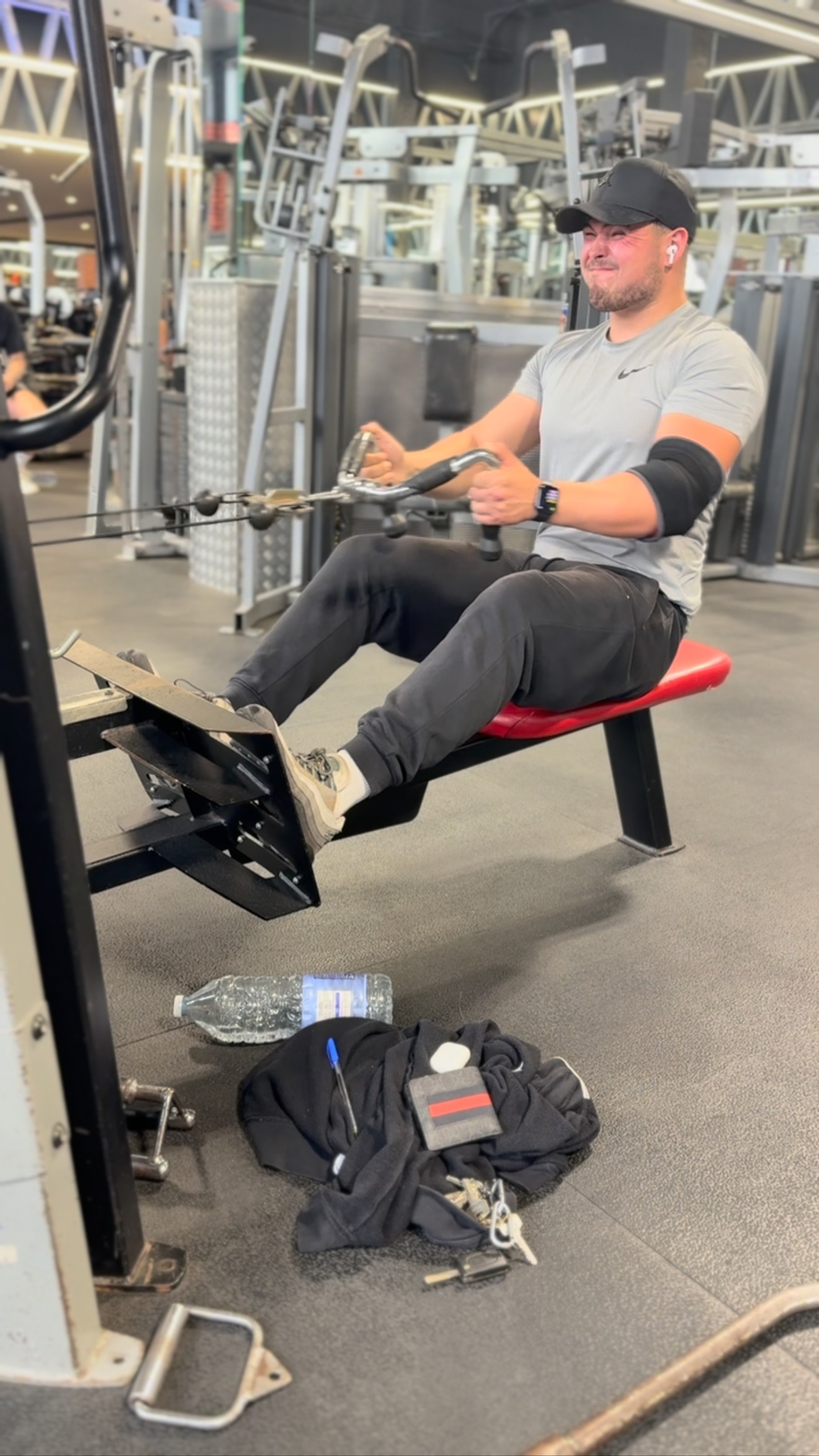 Couple clips of today’s pull day🏋️♂️
Training has been flying recently, numbers up, food staying consistent cardio been raised.
The feeling of being on top of your shit is unmatched set yourself realistic targets and smash them. Ones they’re done set yourself a new set of targets… stay on track you’ll feel on top of the world💪
#trainingday #workout #pullday #back #biceps #backandbi #gym #gyminspiration #motivation #body #bodybuilding #power